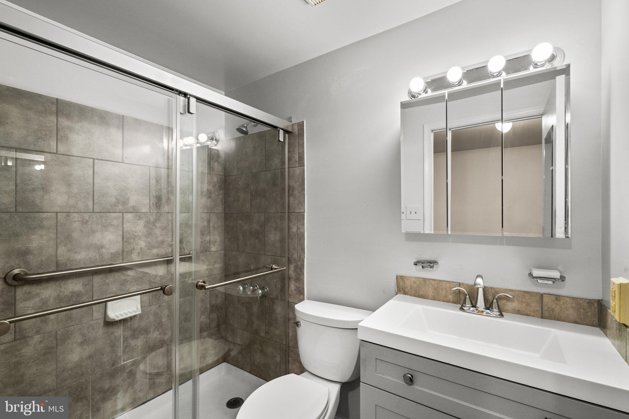 KINGS COURT - Residential