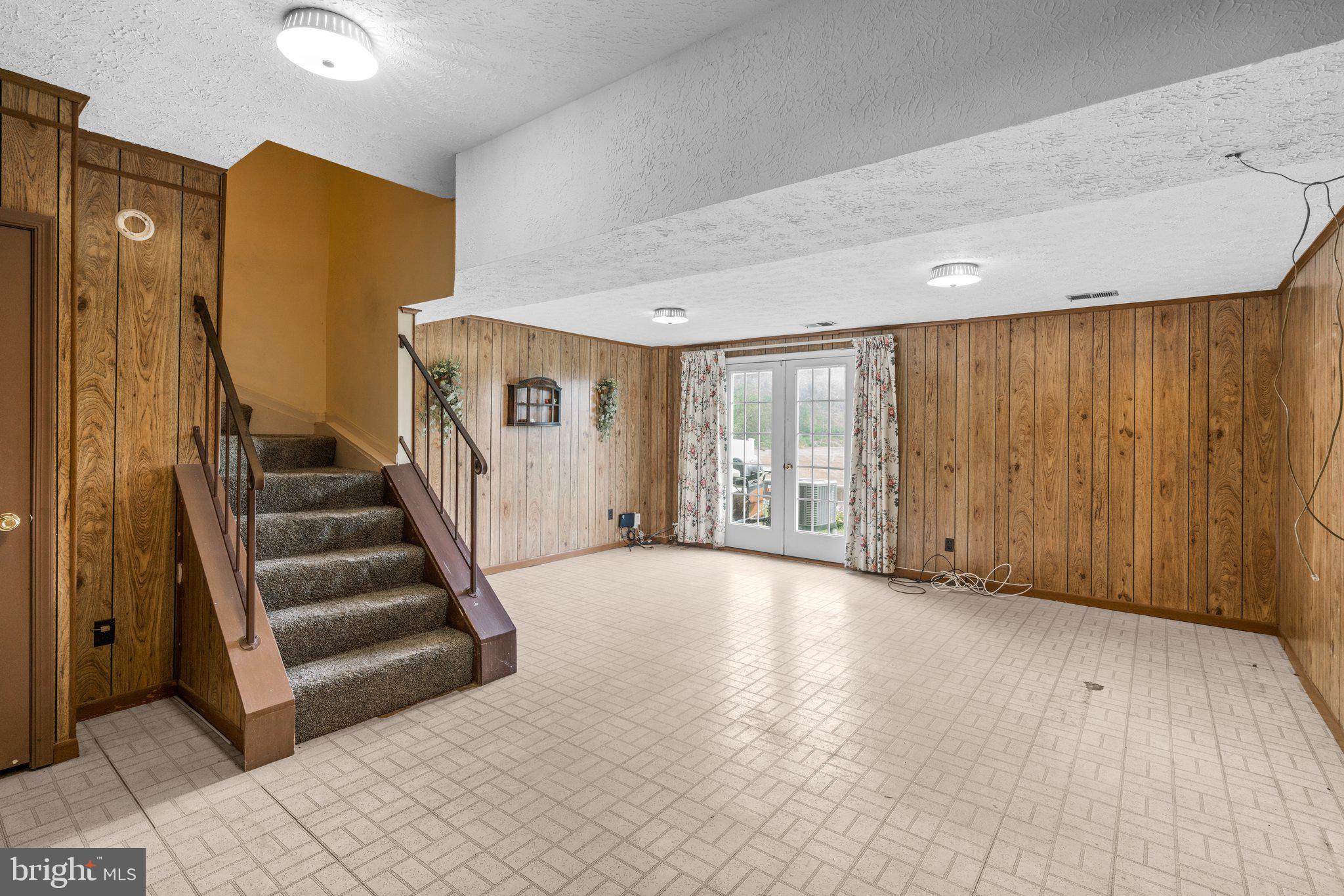 KINGS COURT - Residential