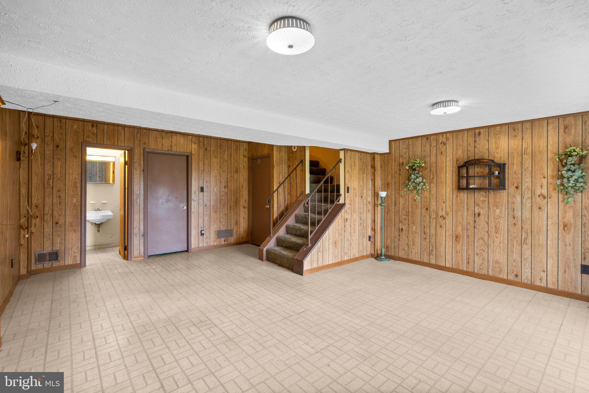 KINGS COURT - Residential