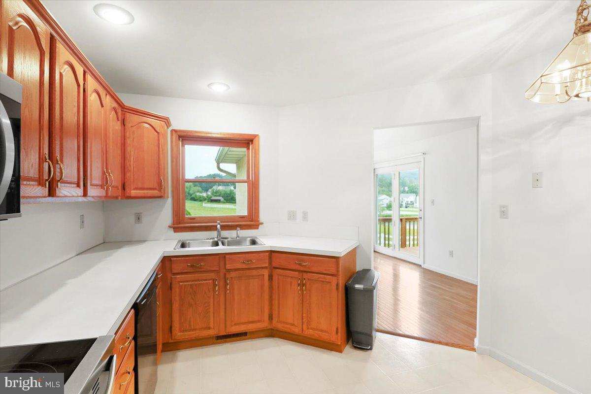 SUMMERFIELD AT ELVERSON - Residential Lease