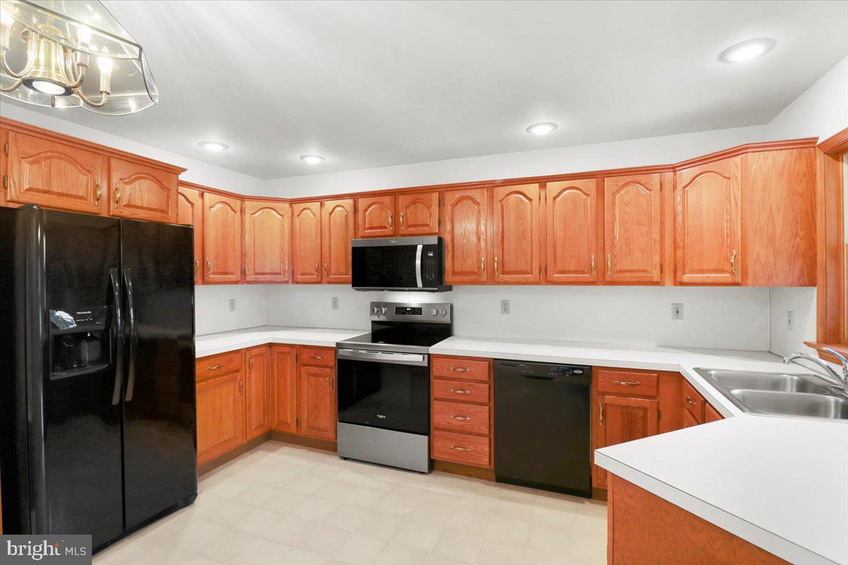 SUMMERFIELD AT ELVERSON - Residential Lease