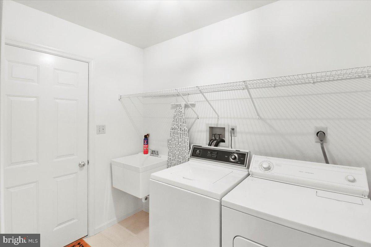 SUMMERFIELD AT ELVERSON - Residential Lease