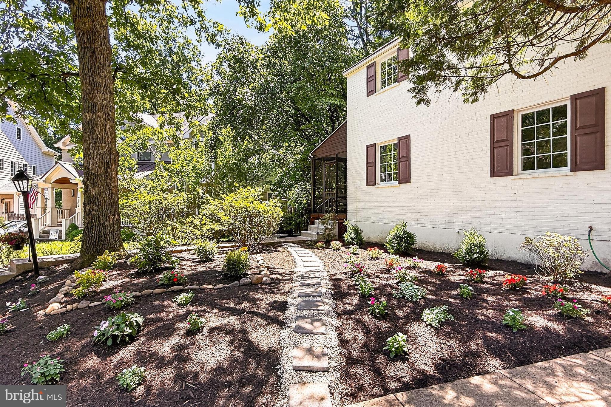 204 N EVERGREEN STREET