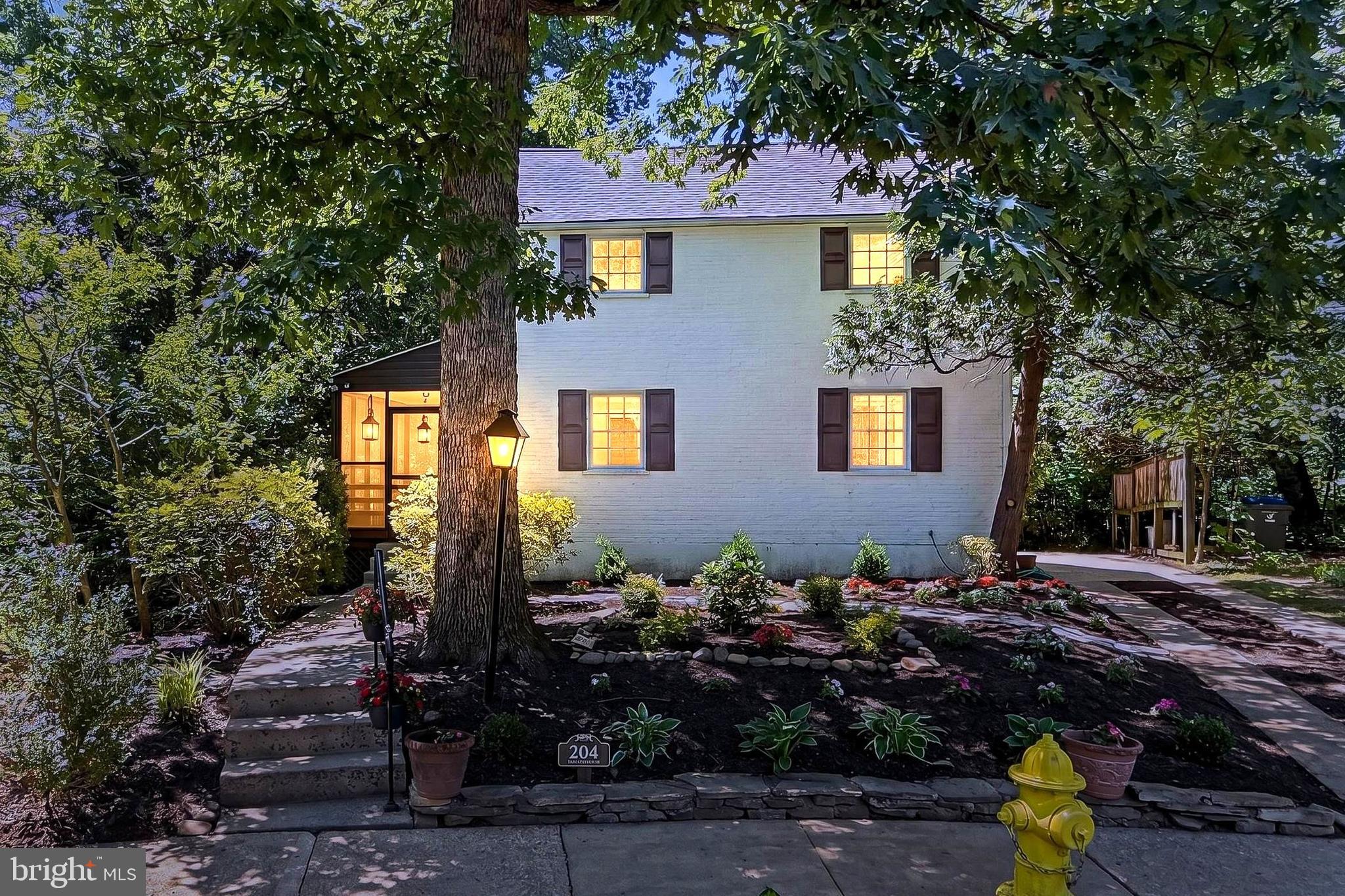 204 N EVERGREEN STREET