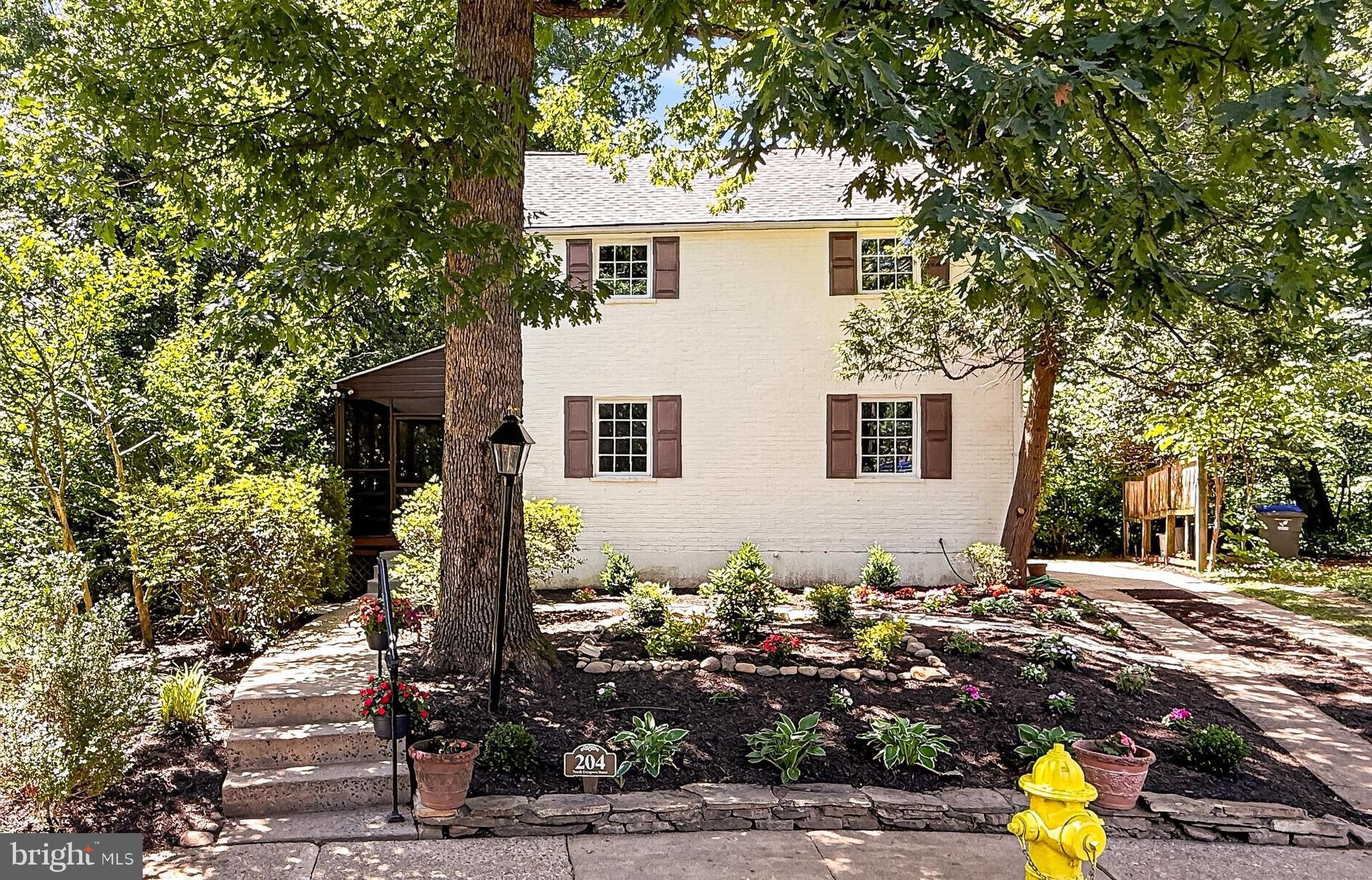 204 N EVERGREEN STREET