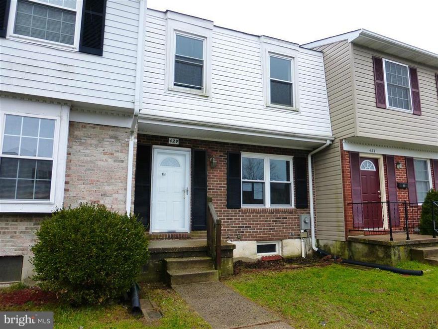 Come see this spacious middle unit Townhouse. Living room has double windows and allows lots of light. Largecountry kitchen and separate dining area. French door sliders to deck and is overlooking serene back yard andstudy off living room. Location is close to schools and shopping. Easy access to 95 and White Marsh.