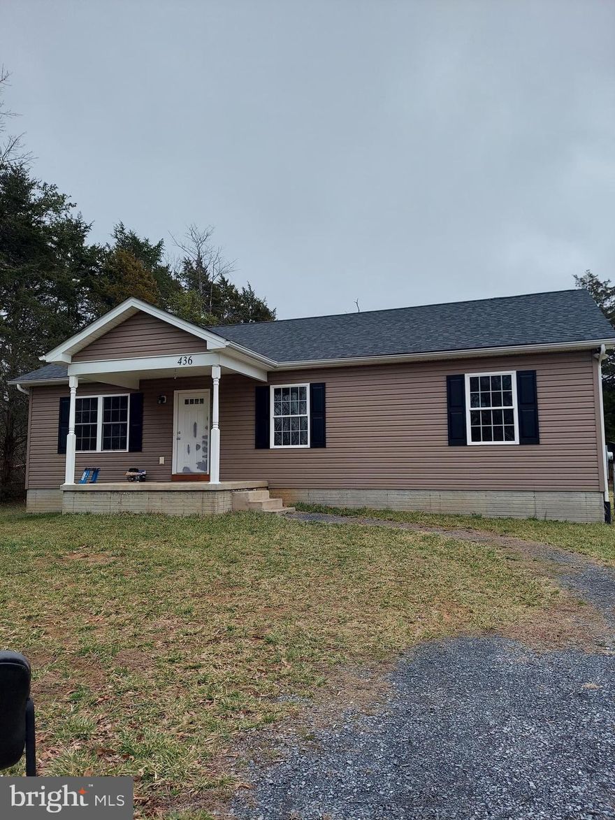 Charming 3-Bedroom, 2-Bath Rambler with Large Yard – Perfect Semi-Private Retreat!
Located just 12 minutes from the heart of Front Royal, this inviting 3-bedroom, 2-bath rambler sits on a spacious lot with a large yard, offering plenty of room for outdoor activities or peaceful relaxation. Nestled in a semi-private location, you'll enjoy the tranquility of country living, while still being conveniently close to all the amenities of town.
Key Features: 3 Bedrooms and 2 Full Baths – Spacious, well-designed layout
Crawl Space – Convenient and practical for some additional storage
Large Yard – Perfect for gardening, entertaining, or enjoying nature
Semi-Private Location – Enjoy peaceful privacy while being just minutes from town
Short Walk to Shenandoah River – Ideal for nature lovers, fishing, or kayaking
Only 12 Minutes to Front Royal – Quick access to shops, dining, and services
Don't miss the chance to rent this beautiful home, with the perfect balance of privacy, nature, and convenience! Schedule your tour today!