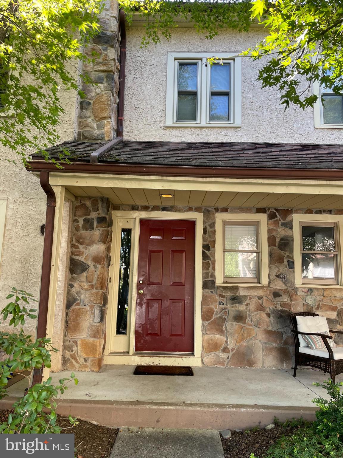 This beautiful cozy townhouse is located in the very aesthetic Chesterbrook area and award winning Tredyffrin Easttown School District.
In close proximity to Rt. 202, 476, and the PA turnpike, this location is in a great area for easy commutes to major destinations. The King of Prussia Mall, Valley Forge National Park, The King of Prussia Towne Center, and many popular restaurants, pubs, Country Clubs, tennis, golf, pickle and paddle clubs are within minutes of this lovely townhouse. Wilson Farm Park is also nearby this convenient community with walking trails, picnic areas and playgrounds.New items in this three bedroom, 2 1/2 bath townhouse include: Heating furnace and HVAC, Thermostat, Hot Water Heater, Window Treatments, Refrigerator and on the third floor new carpet and AC.The carpets and home have been professionally cleaned.
It also has a third floor loft with closets and a large clean dry finished basement for storage.
The deck off the living room/kitchen provides a lovely fresh air and currently beautiful fall foliage.
Available immediately!
It's a must see!!