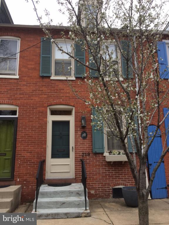 This home offers Lancaster charm. Fresh paint, newer kitchen, backyard. close to downtown amenities. MUST SEE HOME!