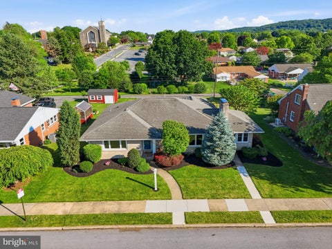Homes For Sale - 412 W Caracas Avenue<br/> HERSHEY, PA 17033