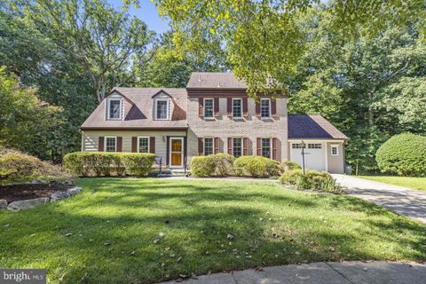 Photo of 5 Columbia Court, ROCKVILLE, MD 20850 (MLS # MDMC2210370)