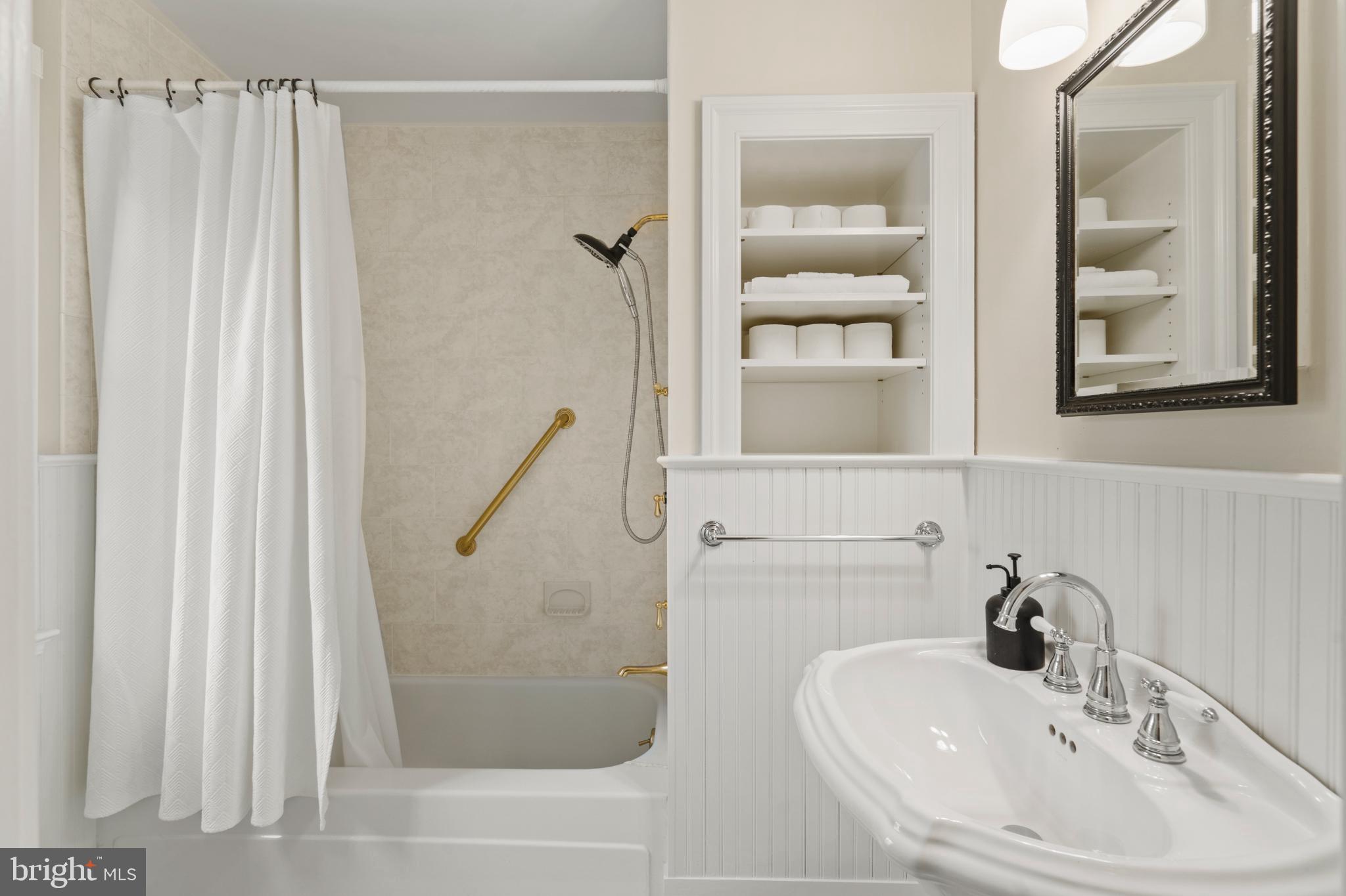 COLLEGE GARDENS - Residential