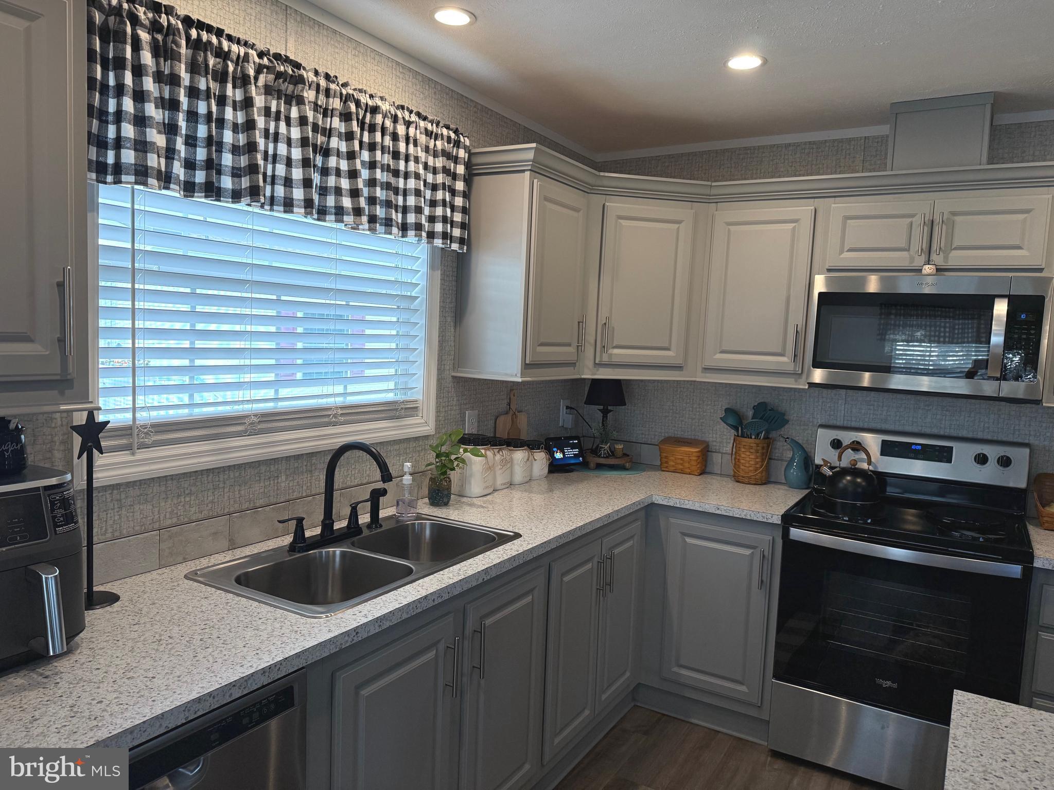 MARINERS COVE - Residential