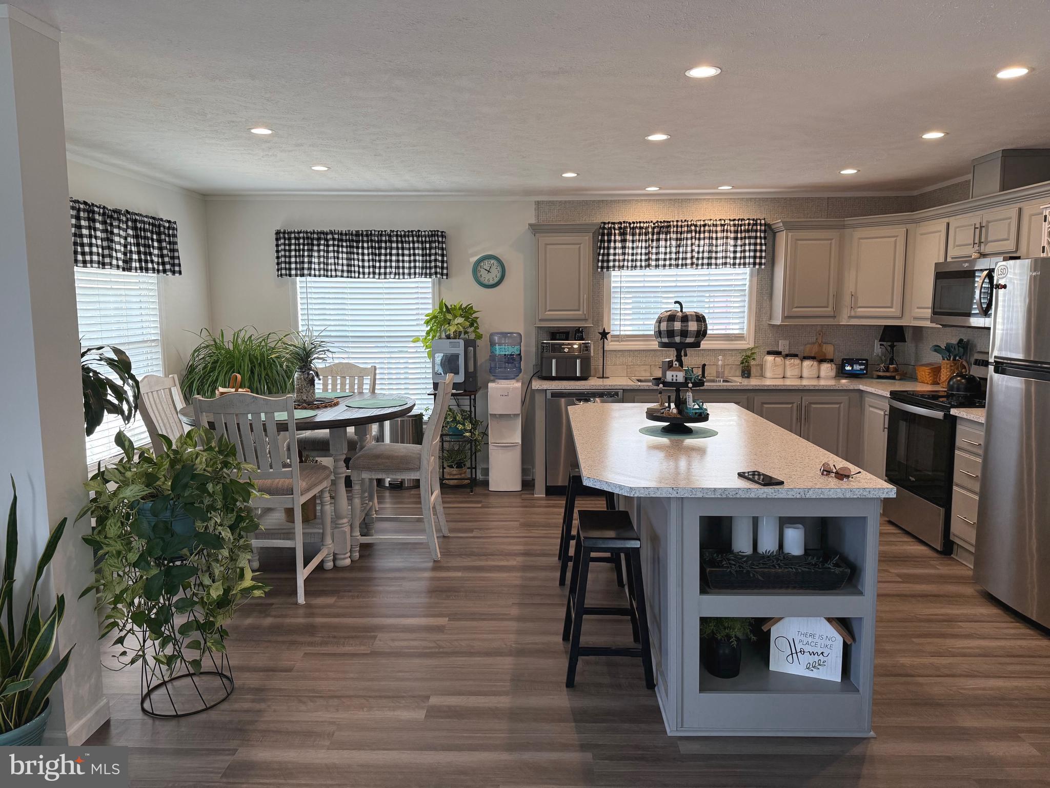 MARINERS COVE - Residential