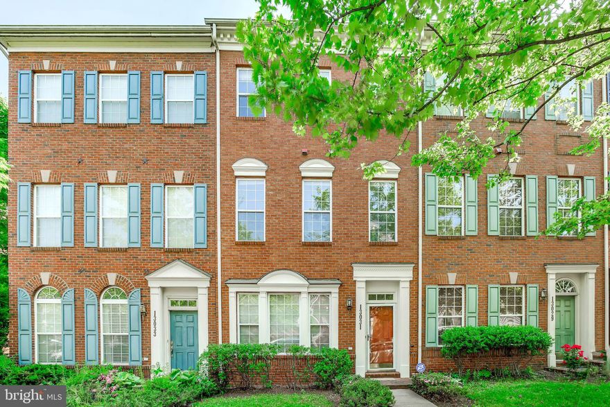 Luxury townhouse with detached 2 car garages. Plenty of lighting throughout, fabulous floorplan, gourmet kitchen. Freshly painted whole house inside and outside. Brand new carpet. New AC and water heater (both about 2 years). Located at sought after town center. Walking to library, restaurant, shopping center, public transportation and much more.