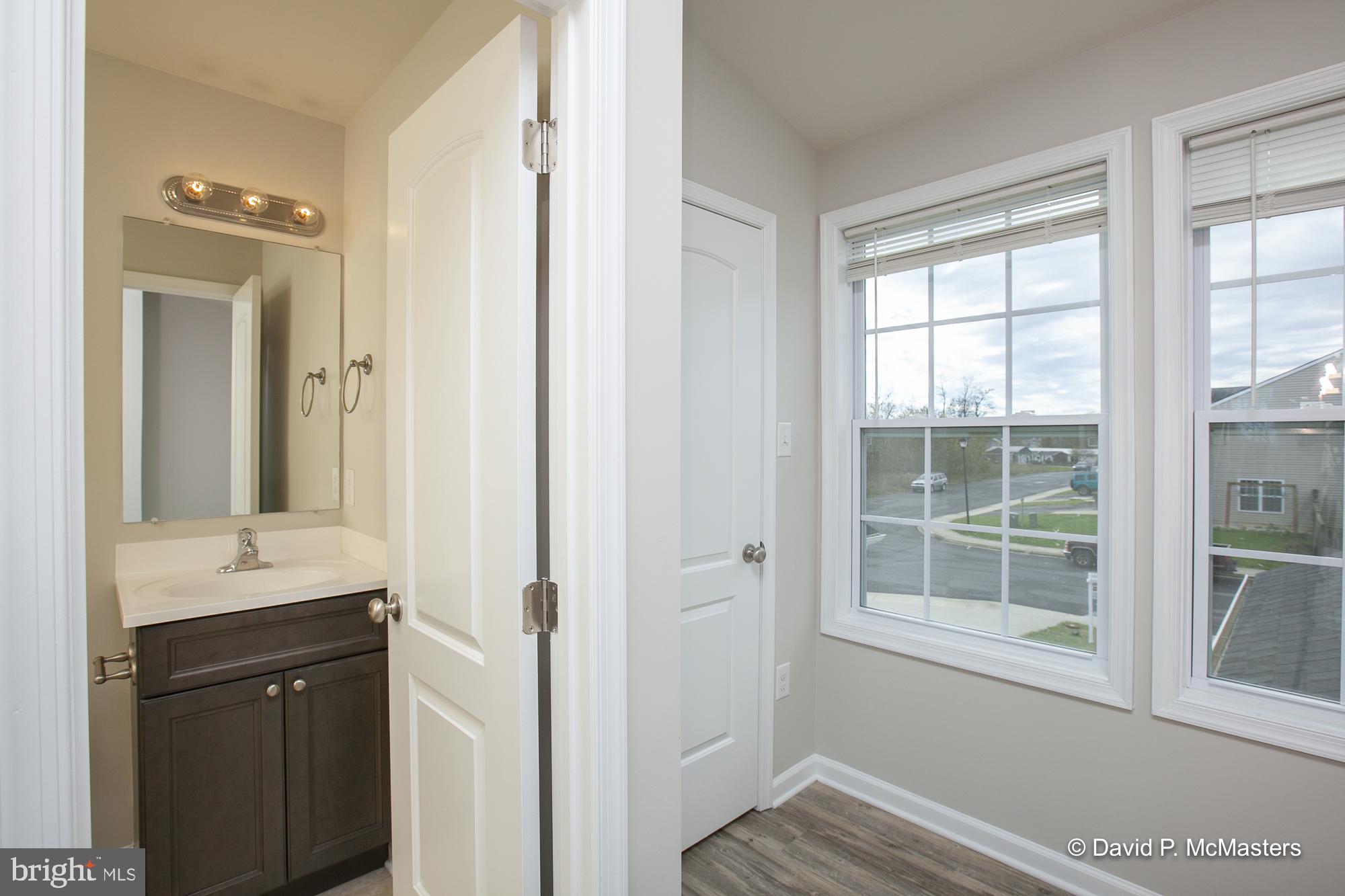 TOWNES OF RIDGEWAY - Residential Lease