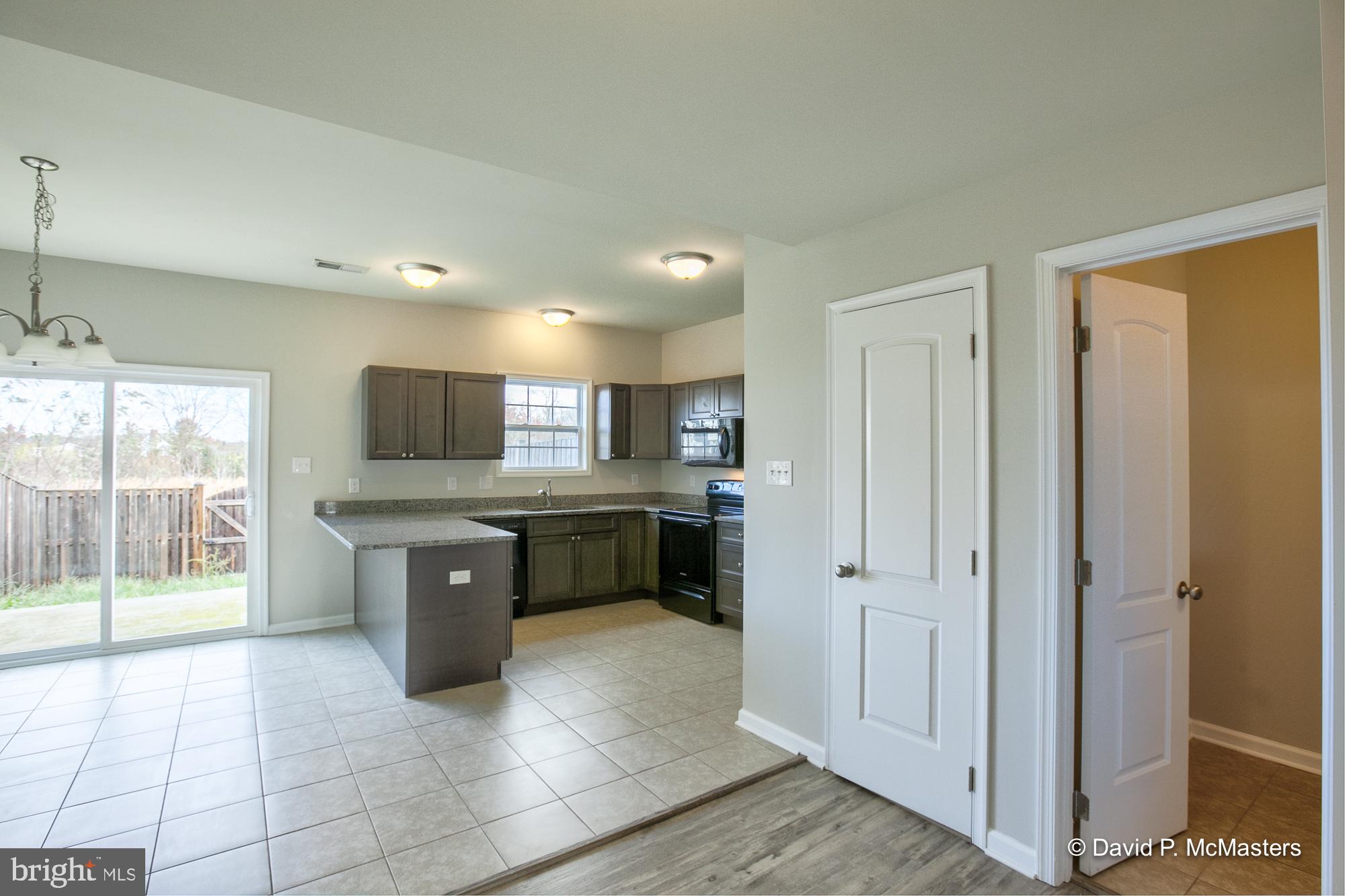 TOWNES OF RIDGEWAY - Residential Lease