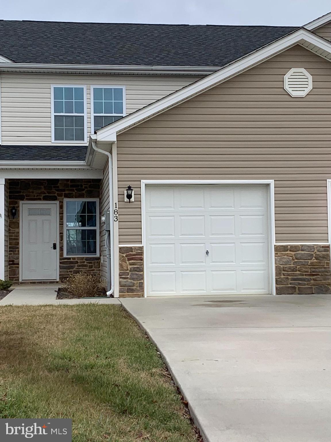 TOWNES OF RIDGEWAY - Residential Lease