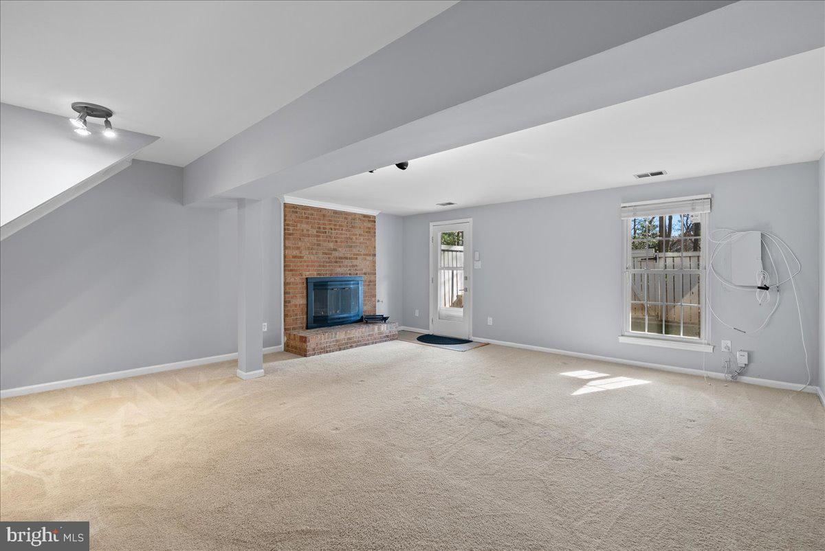 SUMMIT CHASE - Residential Lease