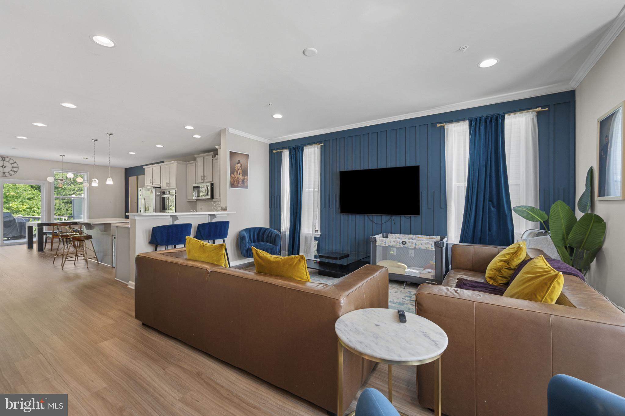 4922 VISTA GLEN LANE