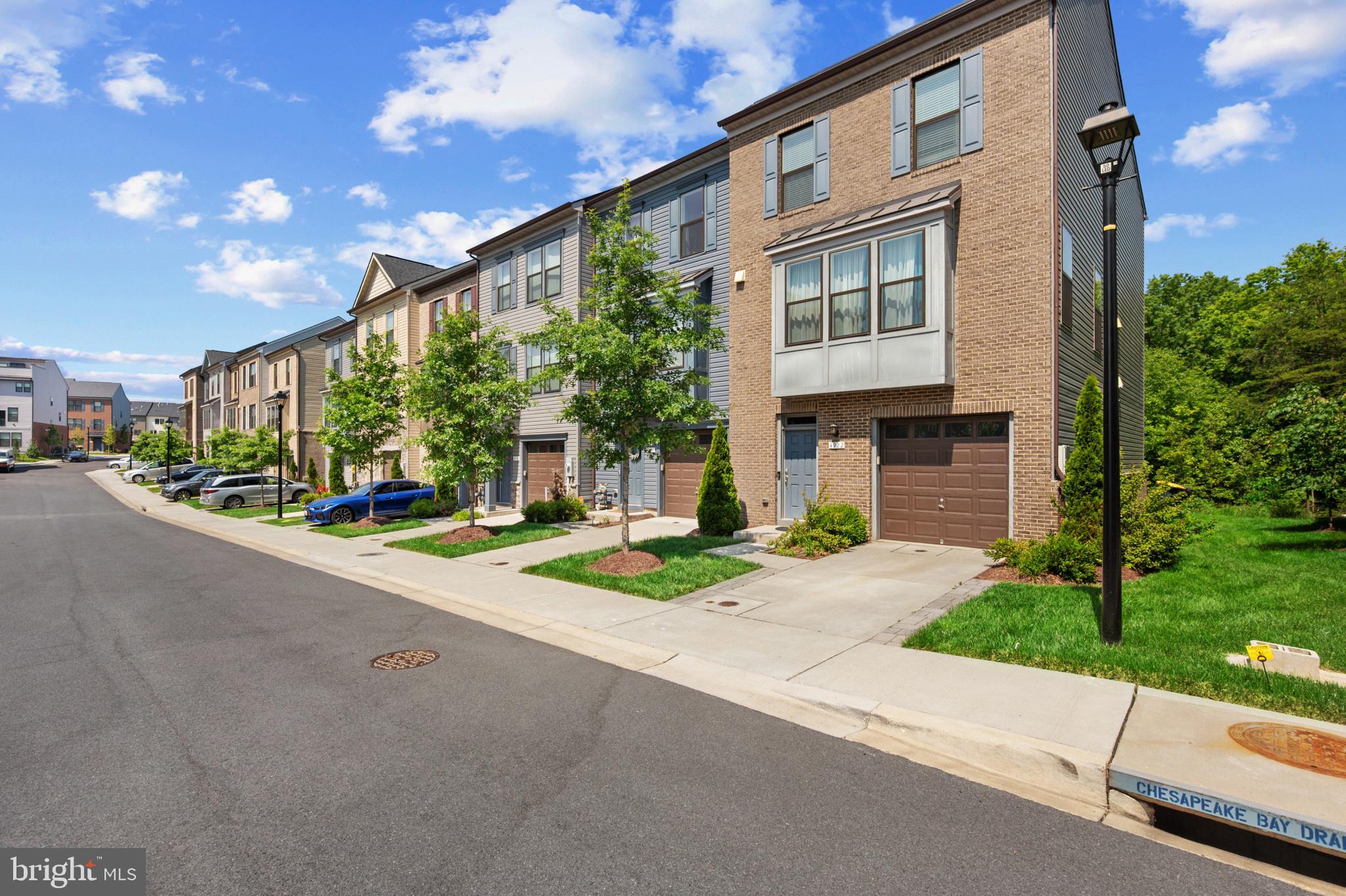 4922 VISTA GLEN LANE