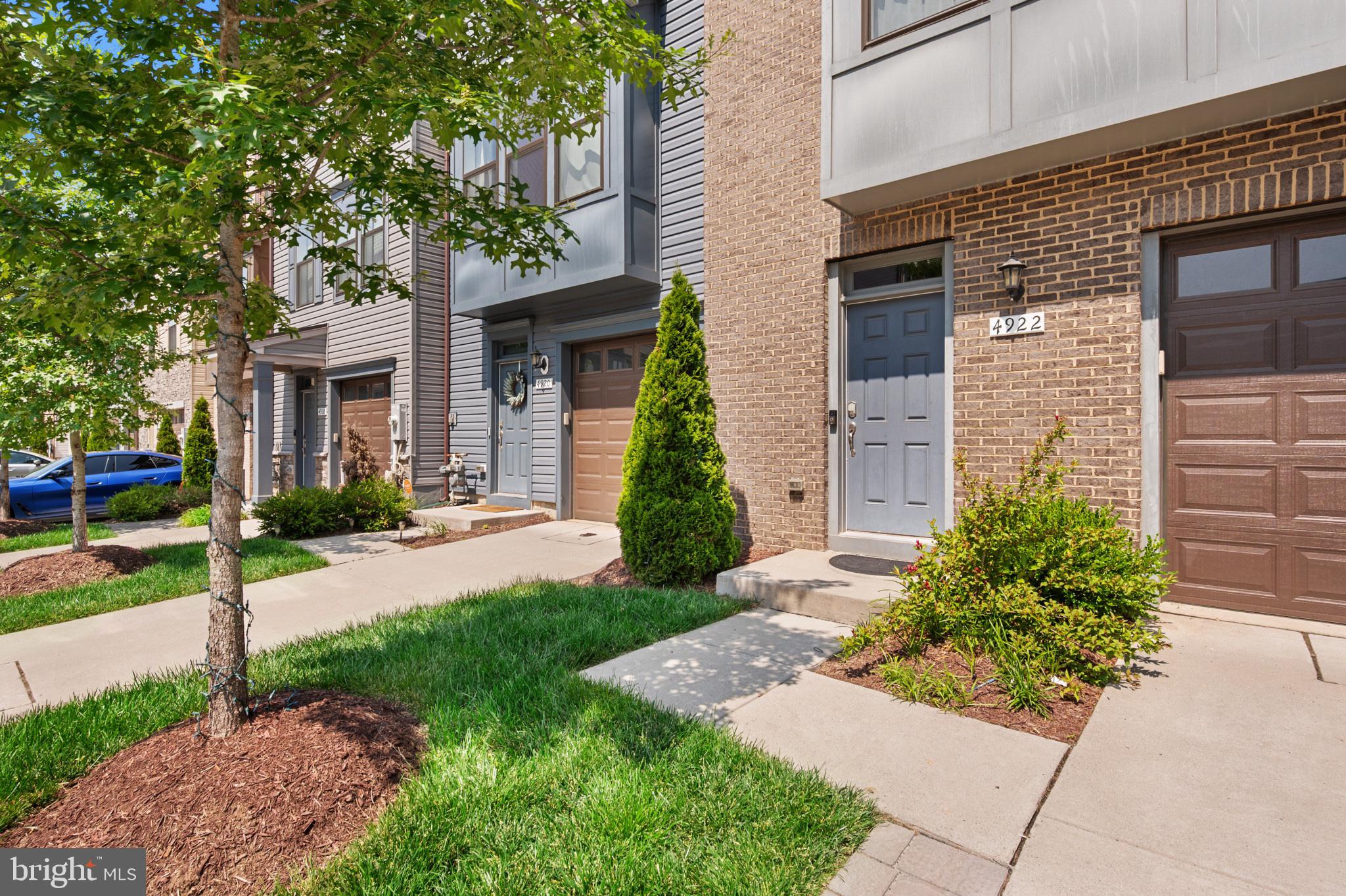4922 VISTA GLEN LANE