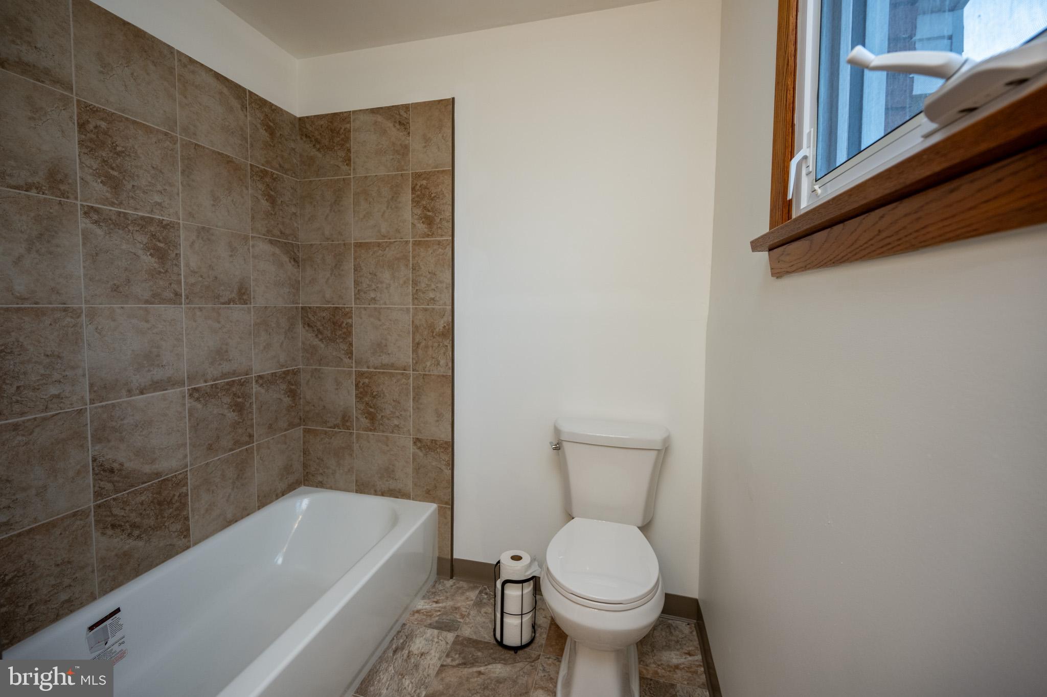 CRESAPTOWN - Residential