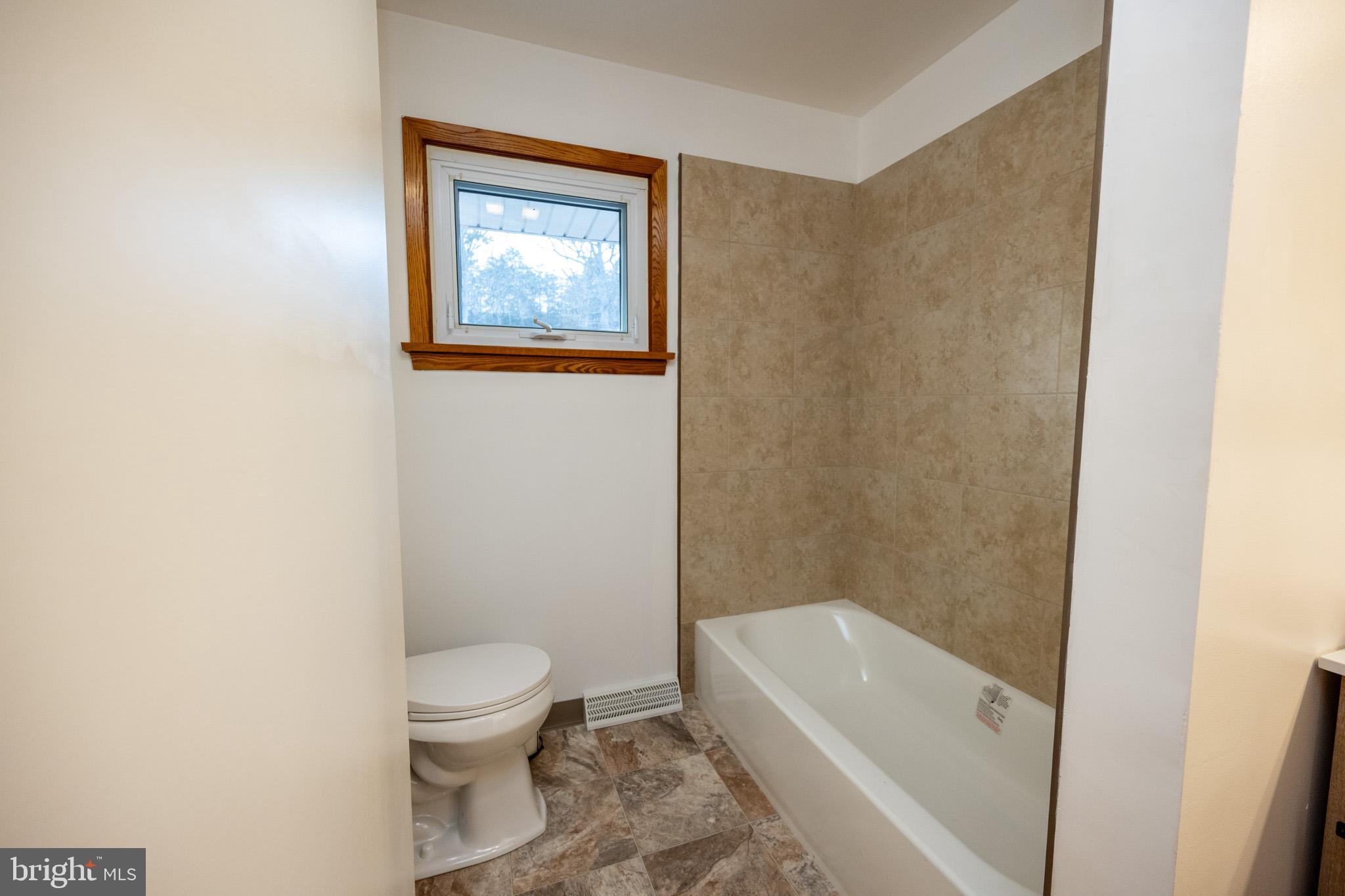 CRESAPTOWN - Residential