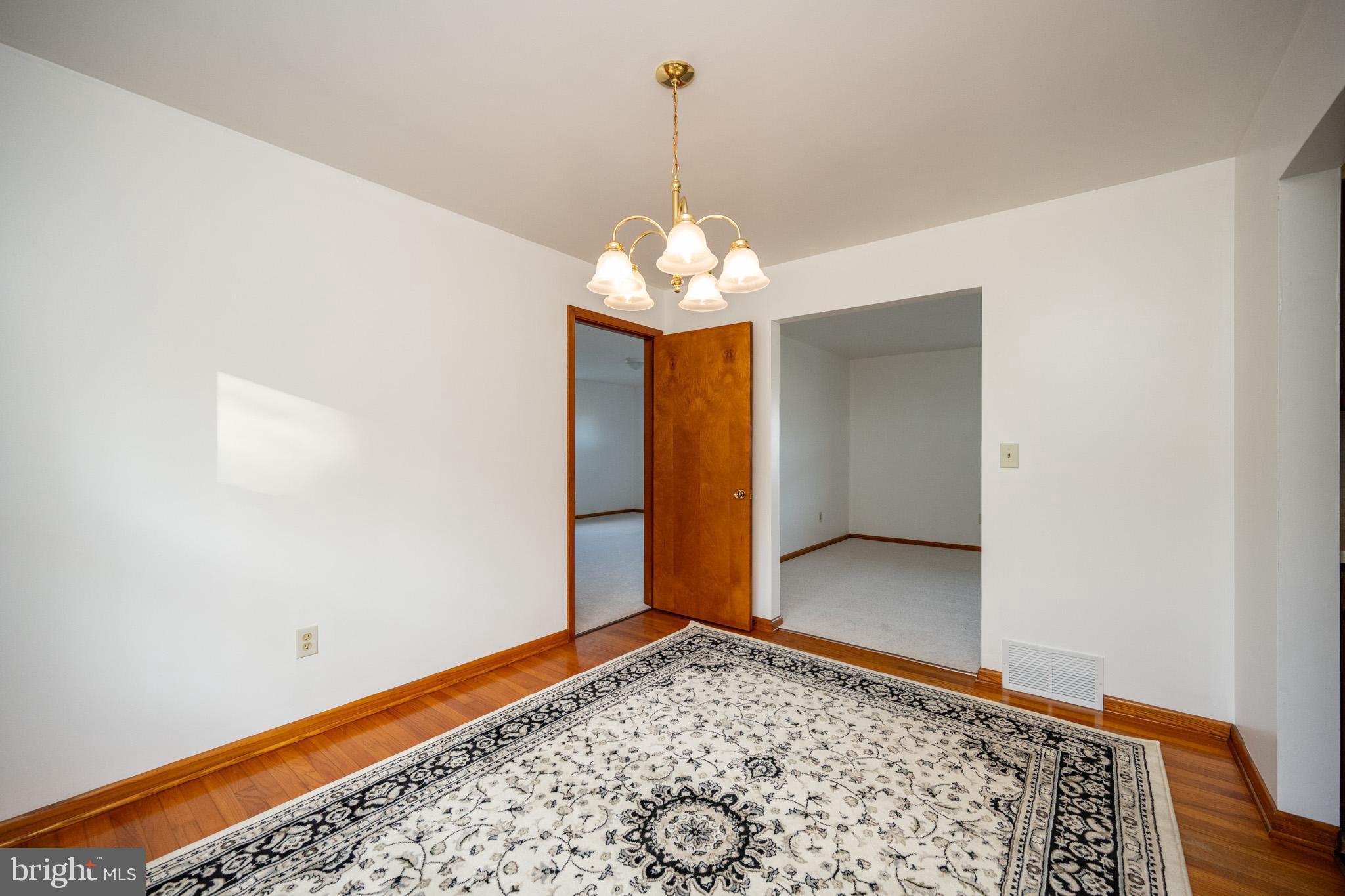 CRESAPTOWN - Residential