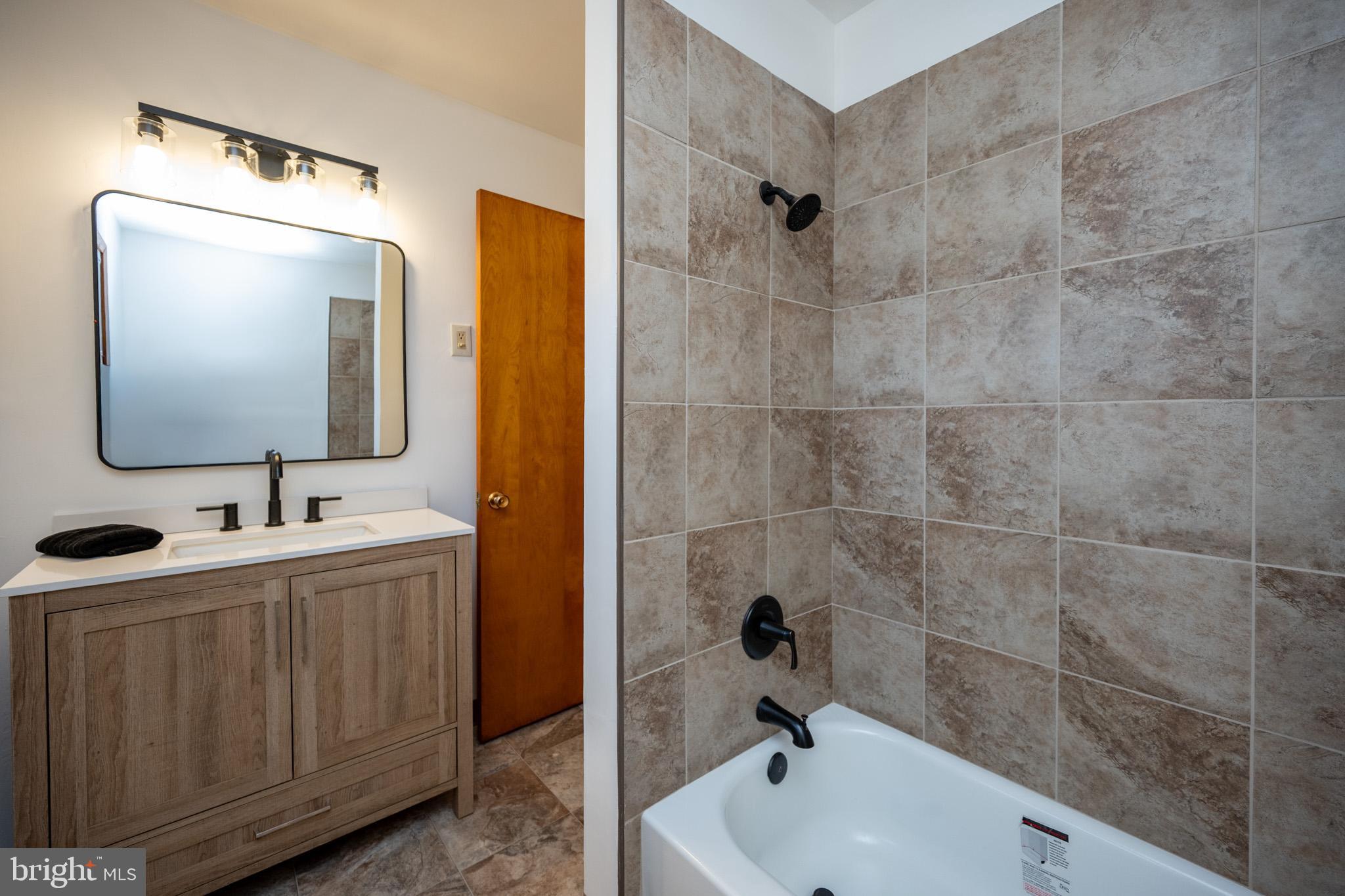 CRESAPTOWN - Residential