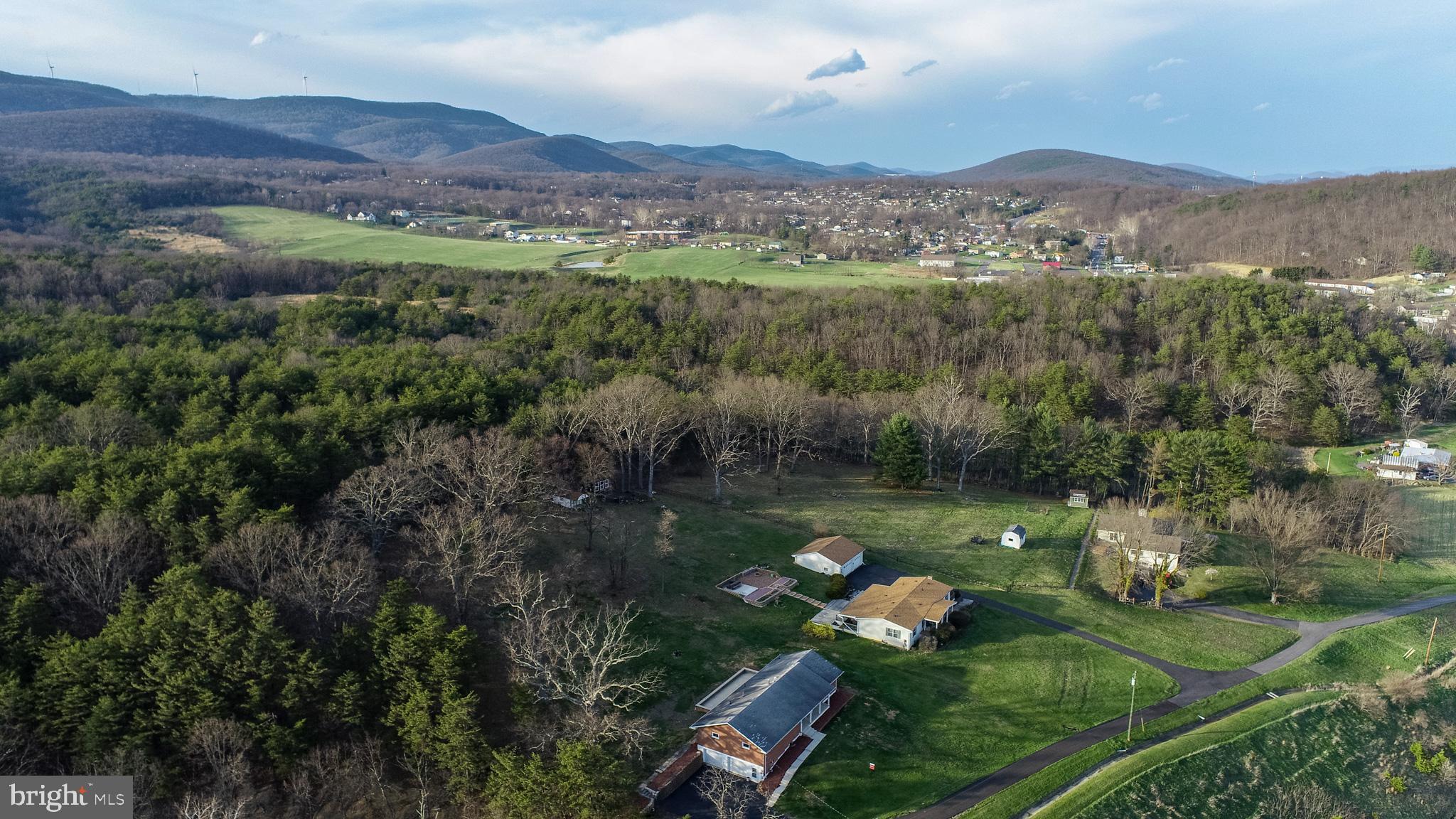 CRESAPTOWN - Residential