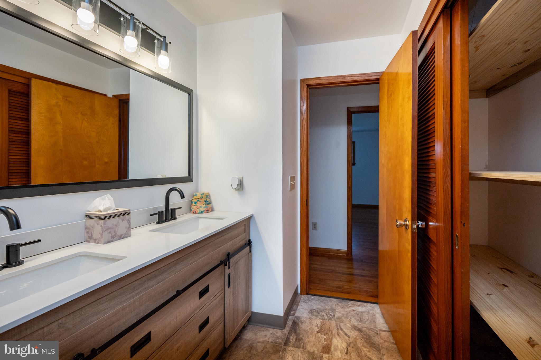 CRESAPTOWN - Residential