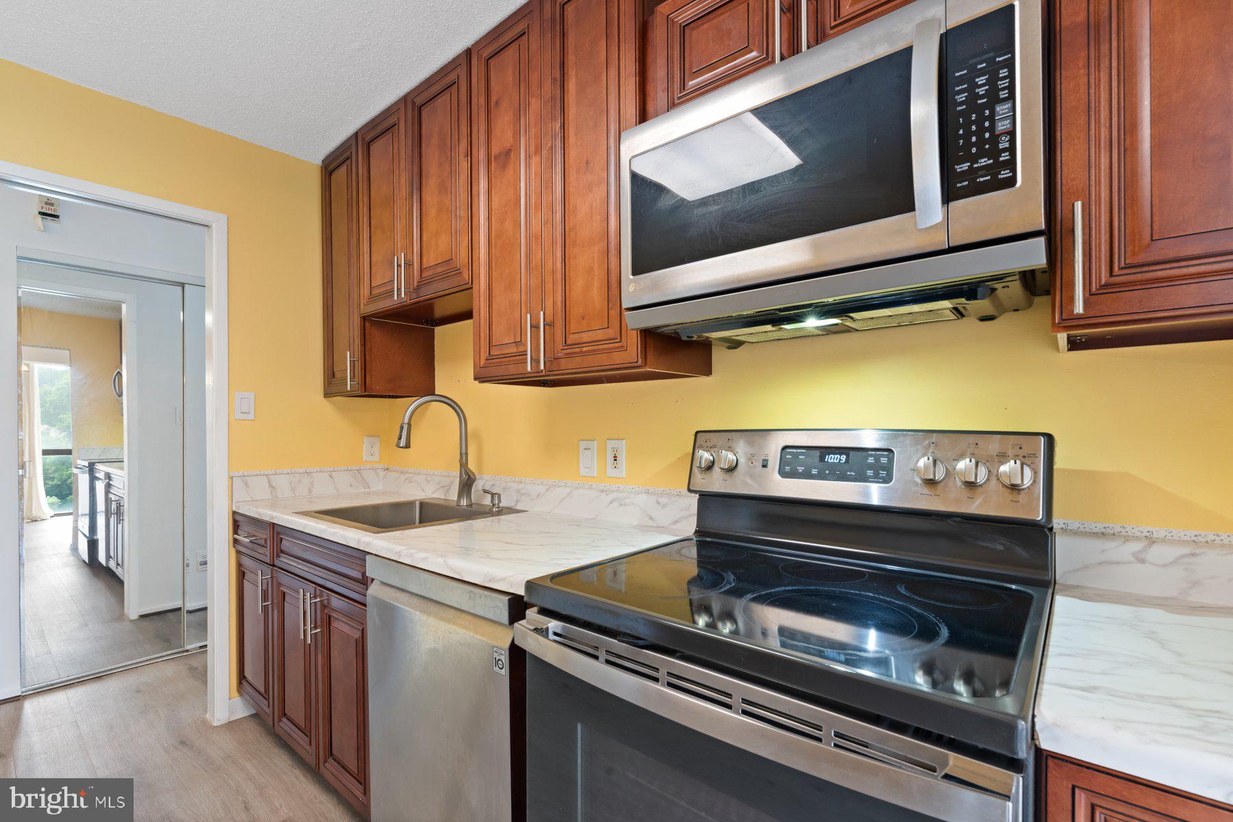 IDYLWOOD TOWERS CONDO - Residential