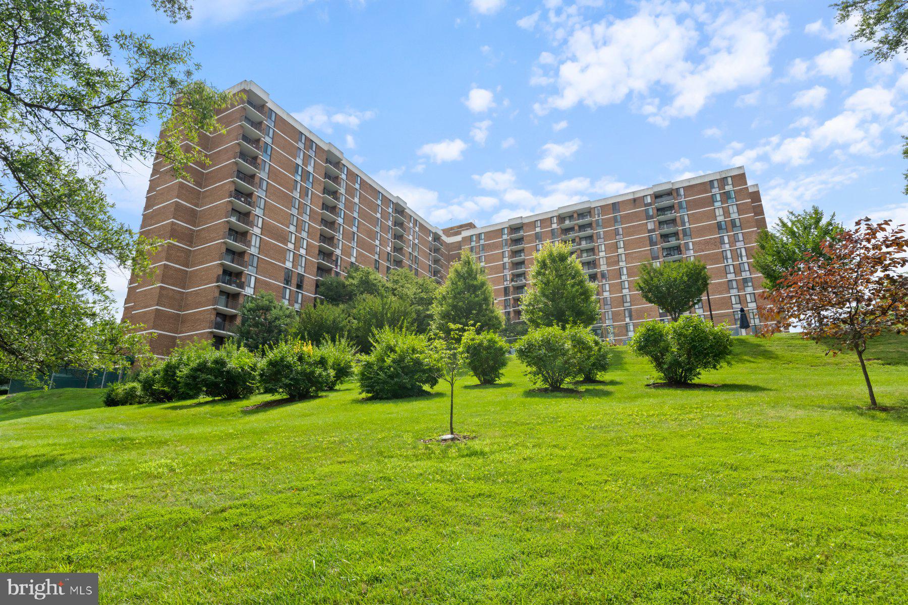 IDYLWOOD TOWERS CONDO - Residential