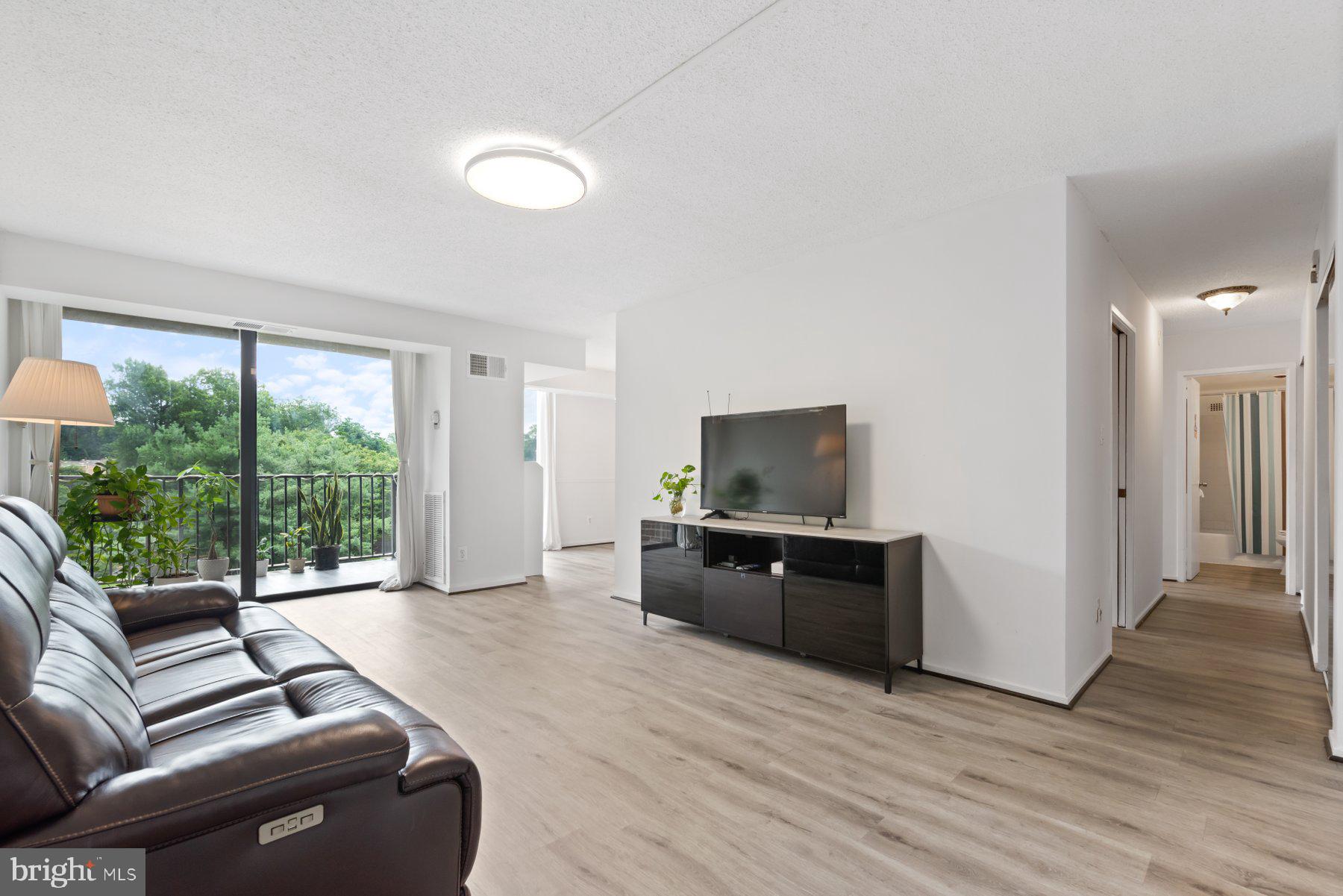 IDYLWOOD TOWERS CONDO - Residential