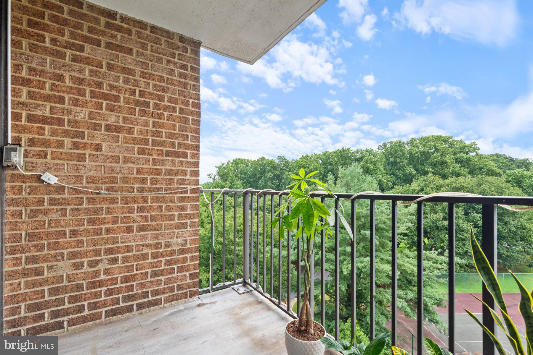 IDYLWOOD TOWERS CONDO - Residential