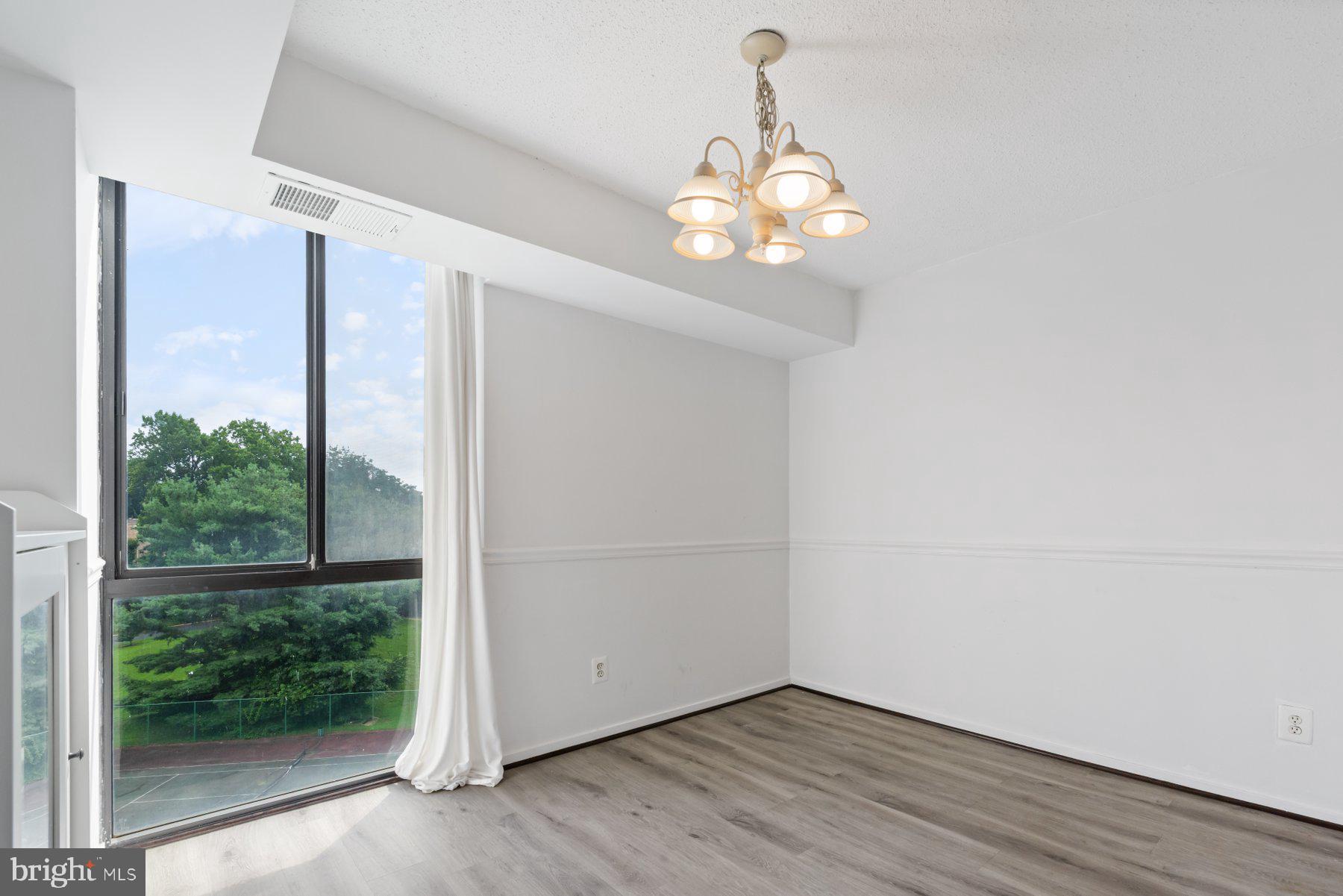 IDYLWOOD TOWERS CONDO - Residential