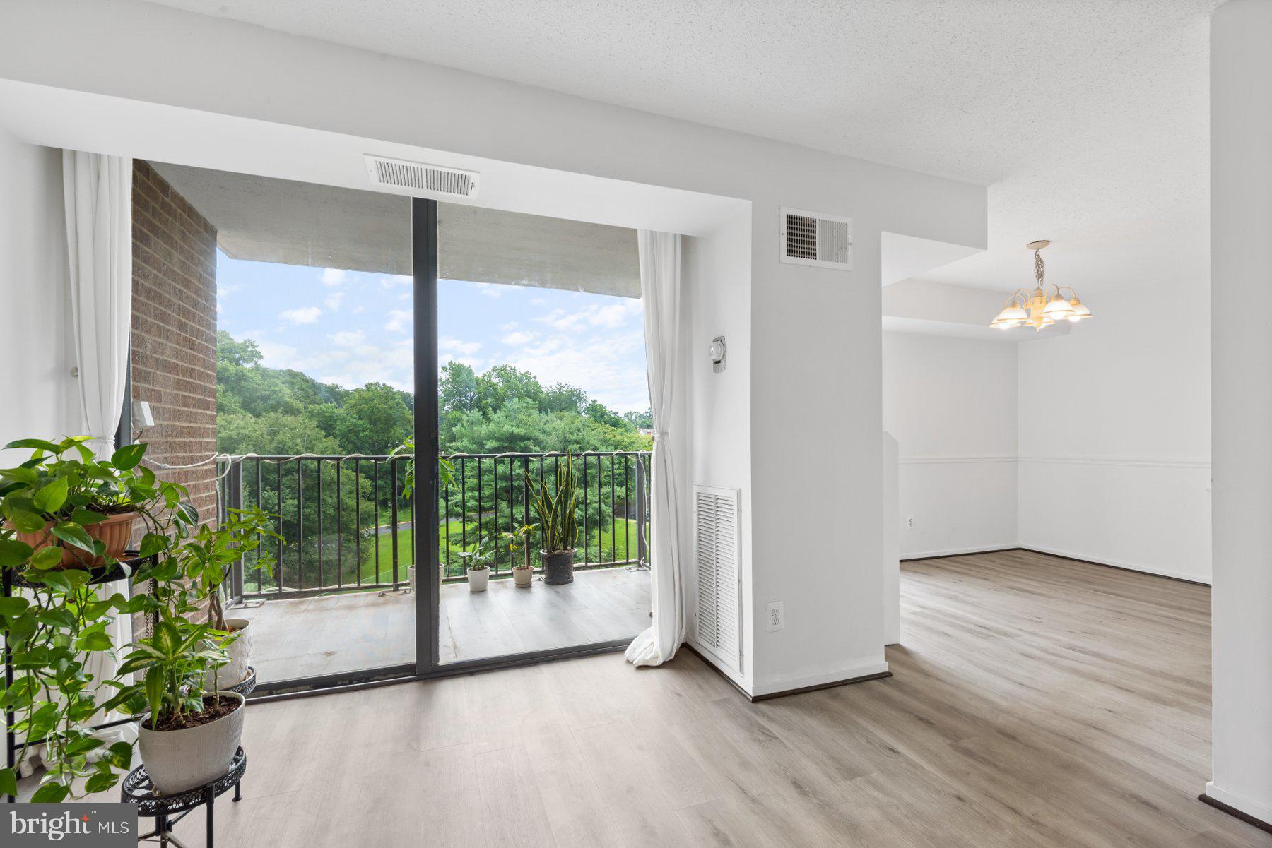 2311 PIMMIT DRIVE 606