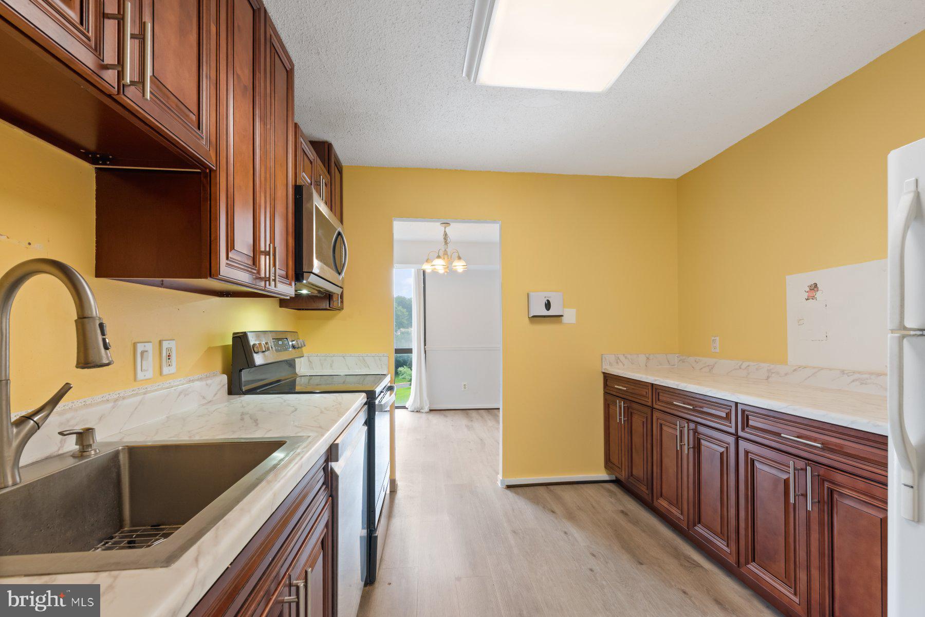 IDYLWOOD TOWERS CONDO - Residential