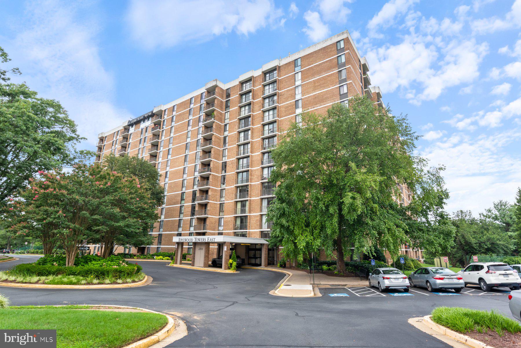 IDYLWOOD TOWERS CONDO - Residential