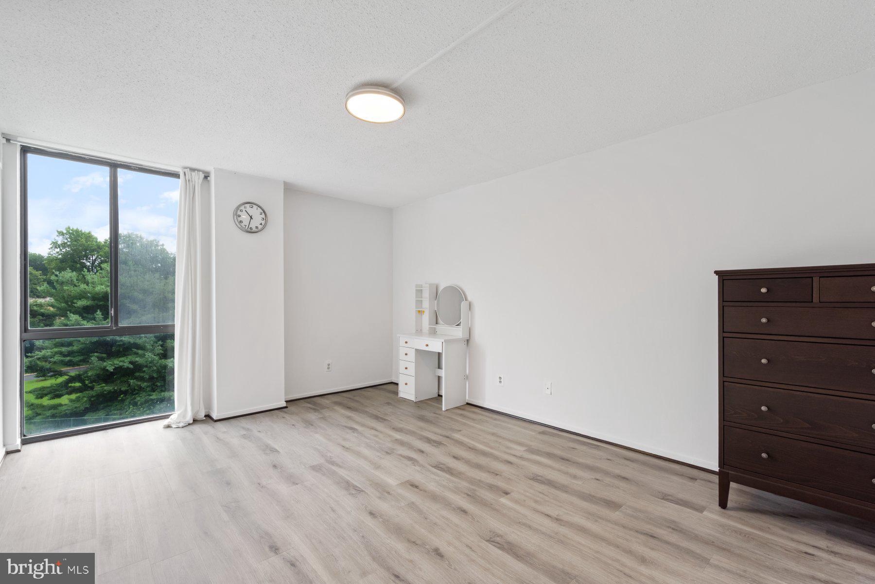 IDYLWOOD TOWERS CONDO - Residential