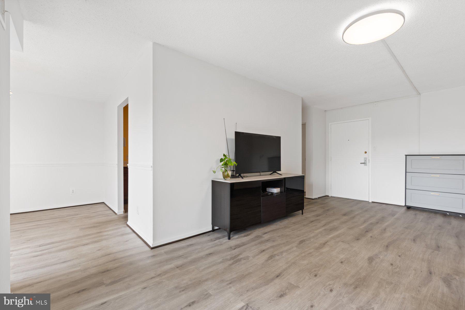 IDYLWOOD TOWERS CONDO - Residential