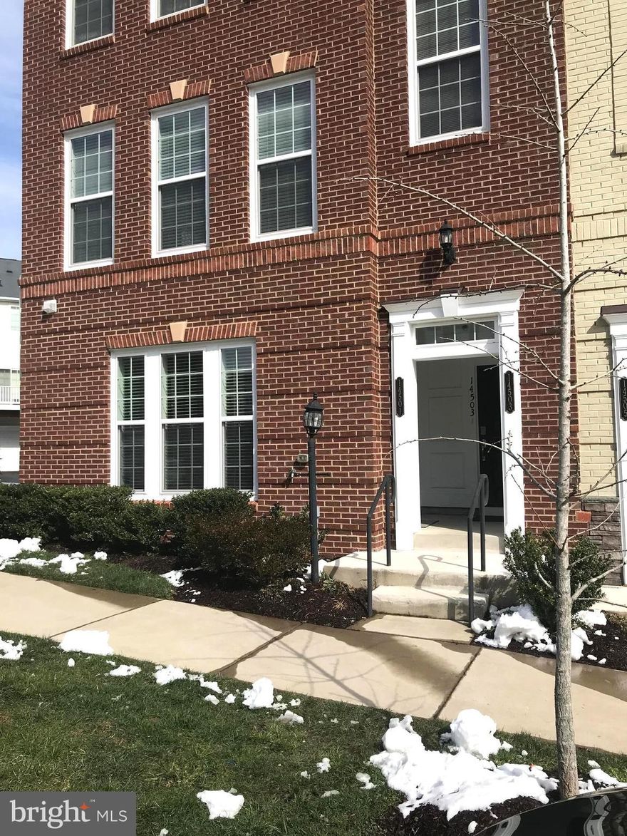 WELCOME HOME!! MOVE IN READY END UNIT WITH GARAGE IN SOUGHT AFTER GATED POTOMAC CLUB! LIGHT BRIGHT & AIRY! NEW PAINT & SPARKLING CLEAN!! GLEAMING HARDWOODS ON MAIN LEVEL, CHERRY CABINETS, GRANITE, STAINLESS STEEL APPLIANCES, OPEN FLOOR PLAN.3 BEDROOMS AND 2 FULL BATHS UPSTAIRS, MASTER SUITE W/ LUXURY MASTER BATH, BEDROOM LEVEL LAUNDRY, CLOSE TO BELVOIR, QUANTICO, VRE,,95, & AMENITIES GALORE!