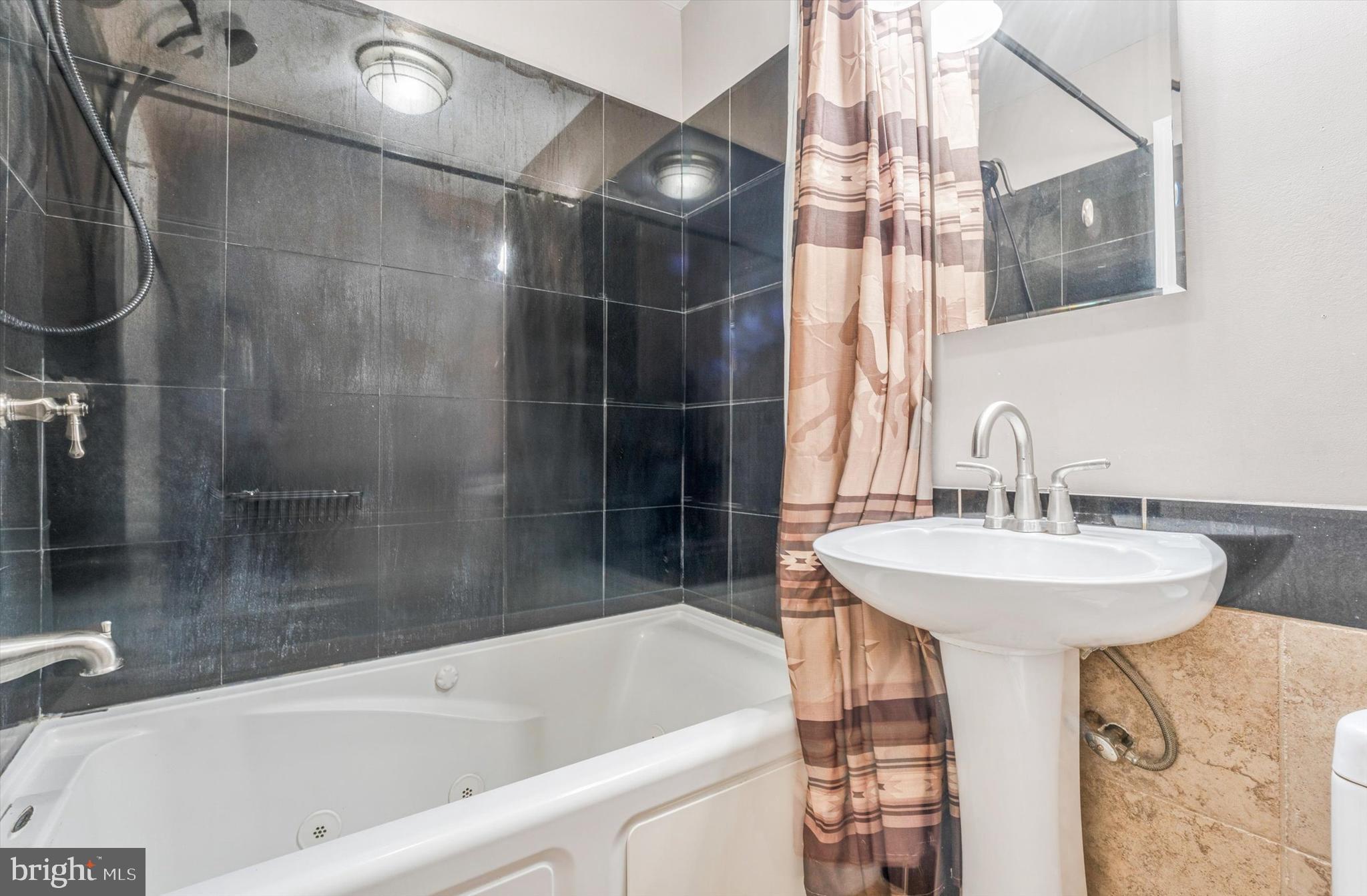 LOISDALE ESTATES - Residential