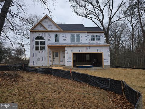 13 LUKE DRIVE PASADENA MD 21122