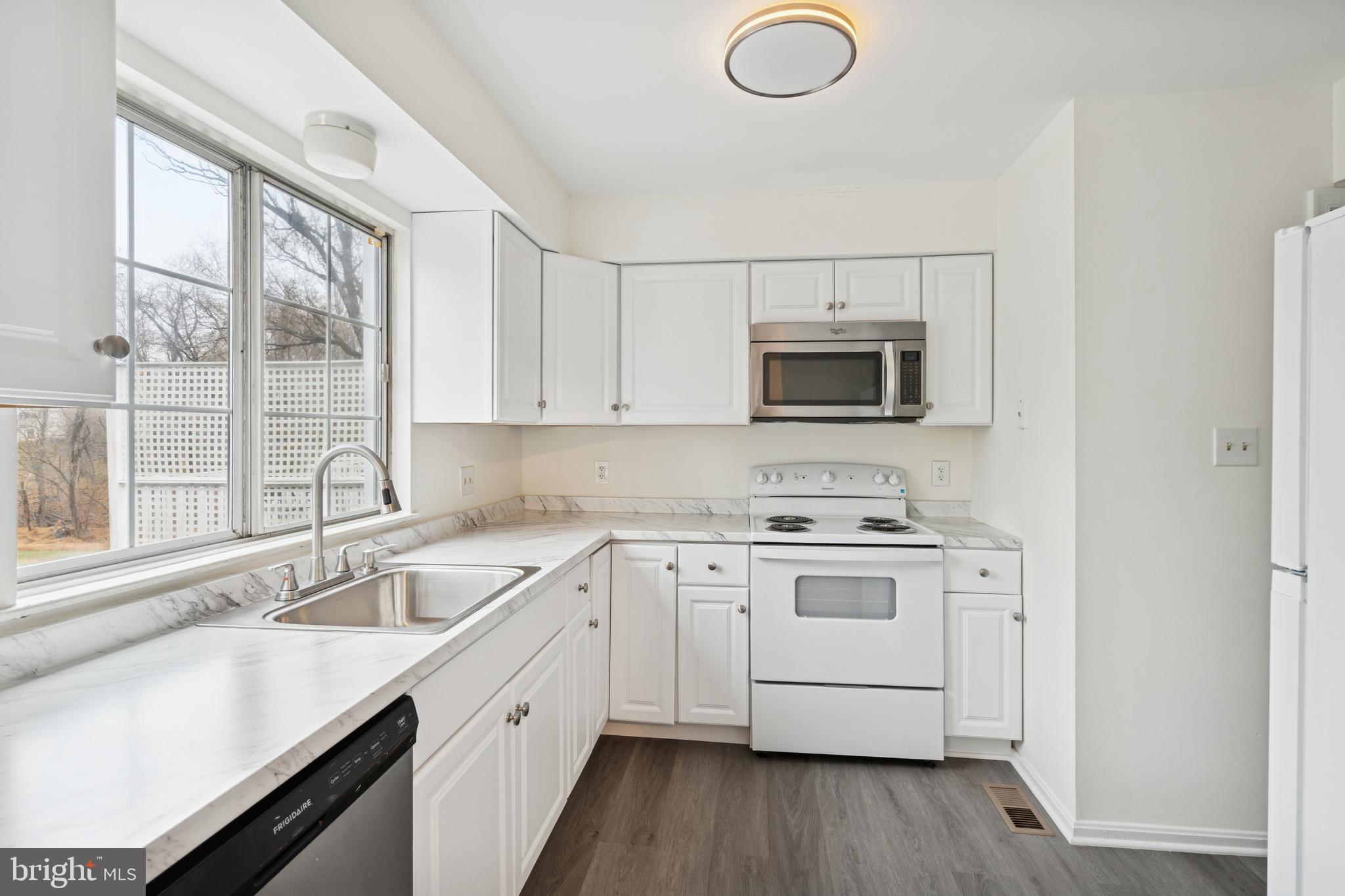 POTOMAC CHASE - Residential