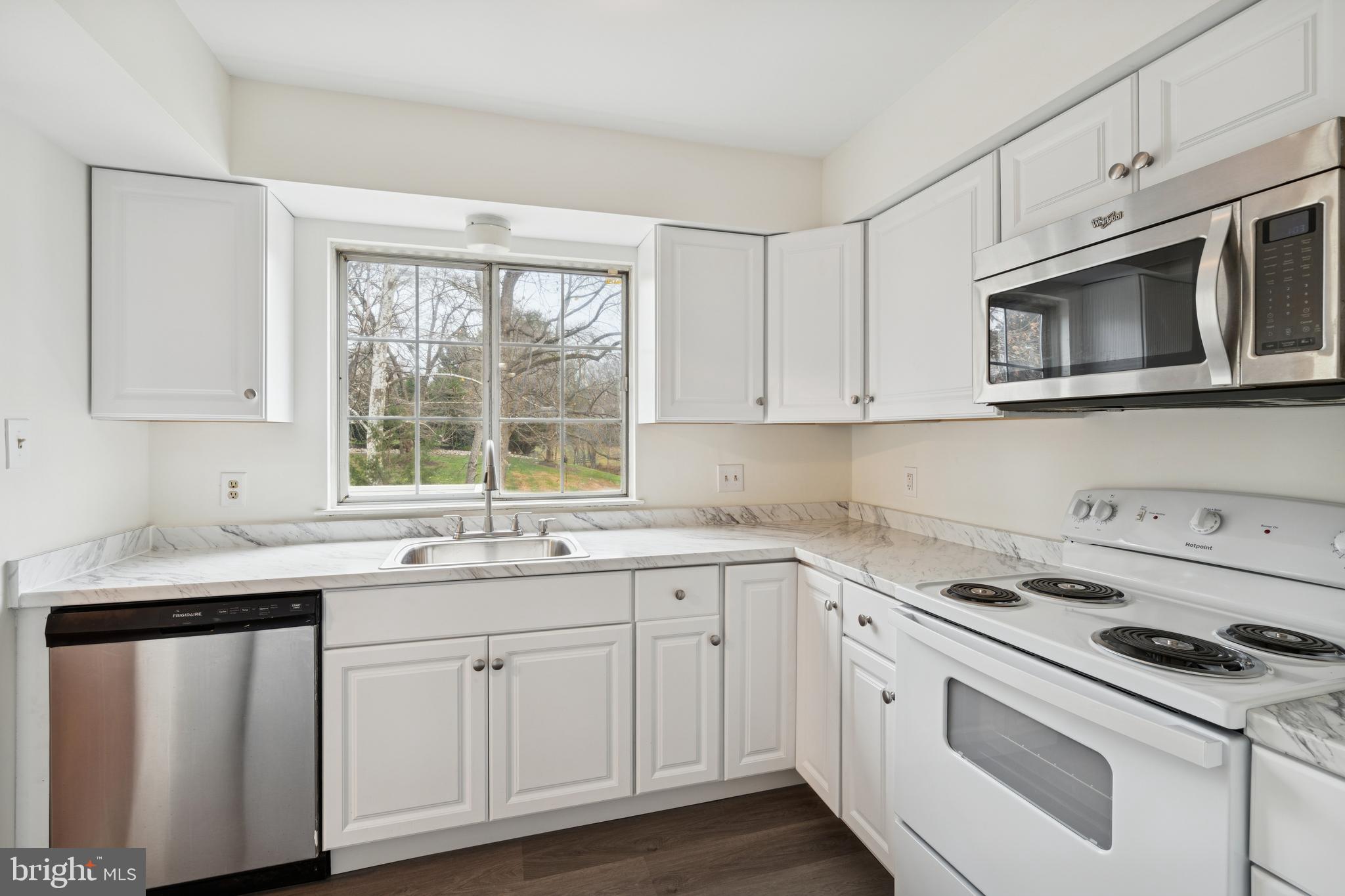 POTOMAC CHASE - Residential