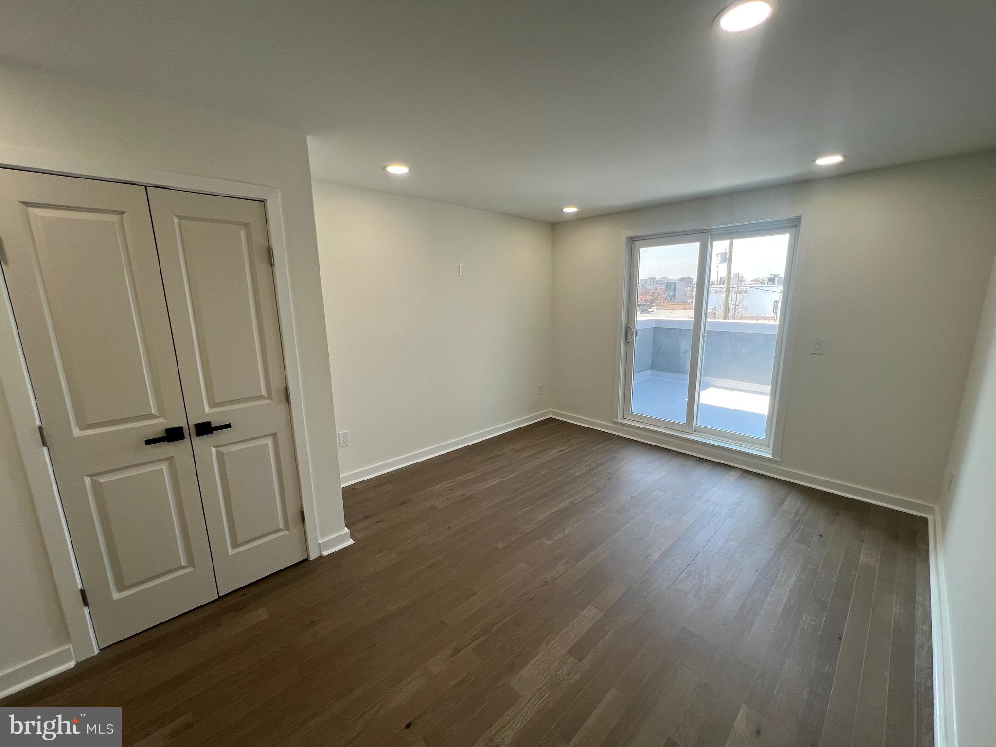 KENSINGTON - Residential