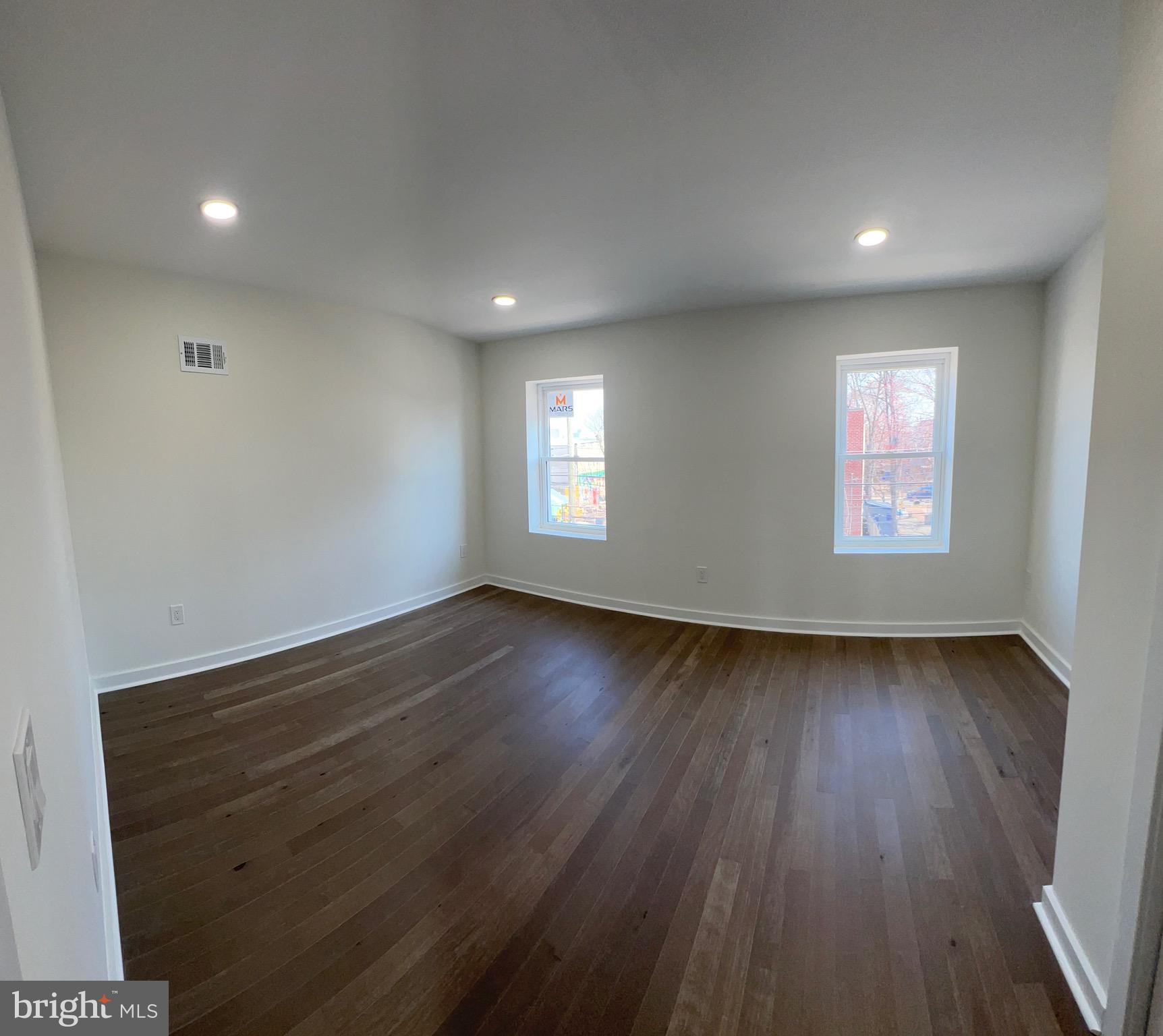 KENSINGTON - Residential