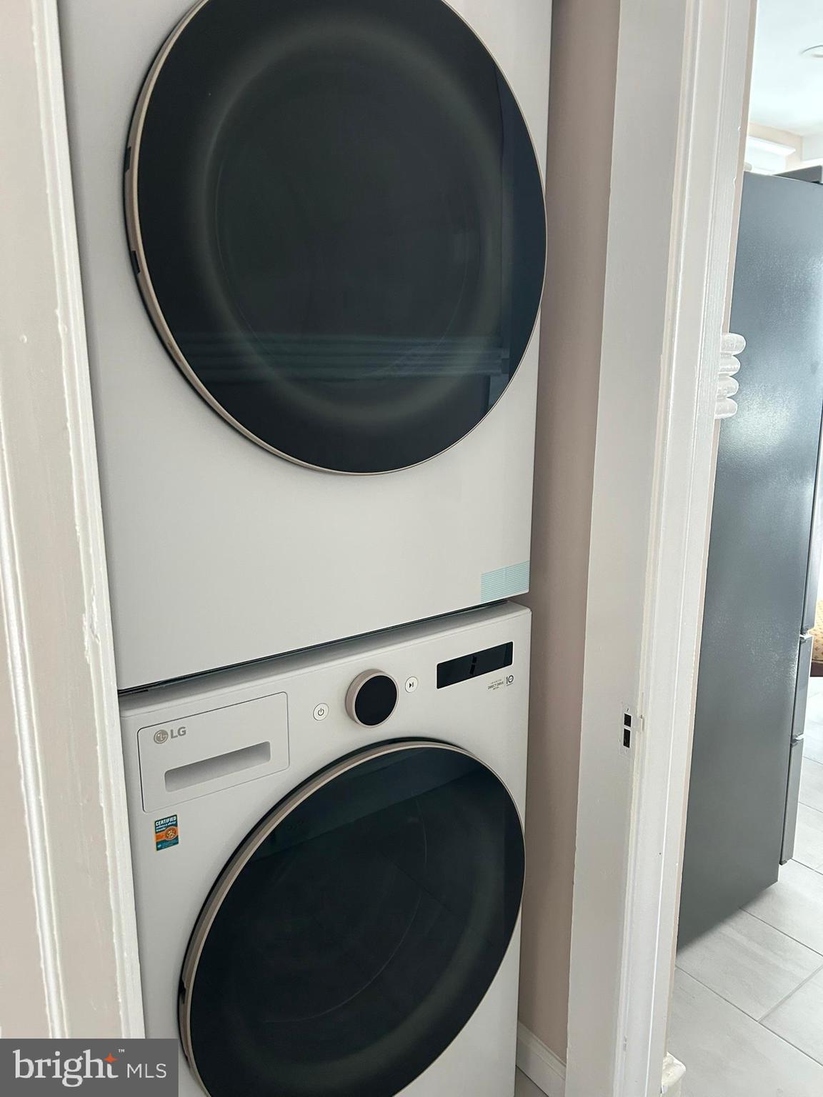 KING MANOR - Residential Lease